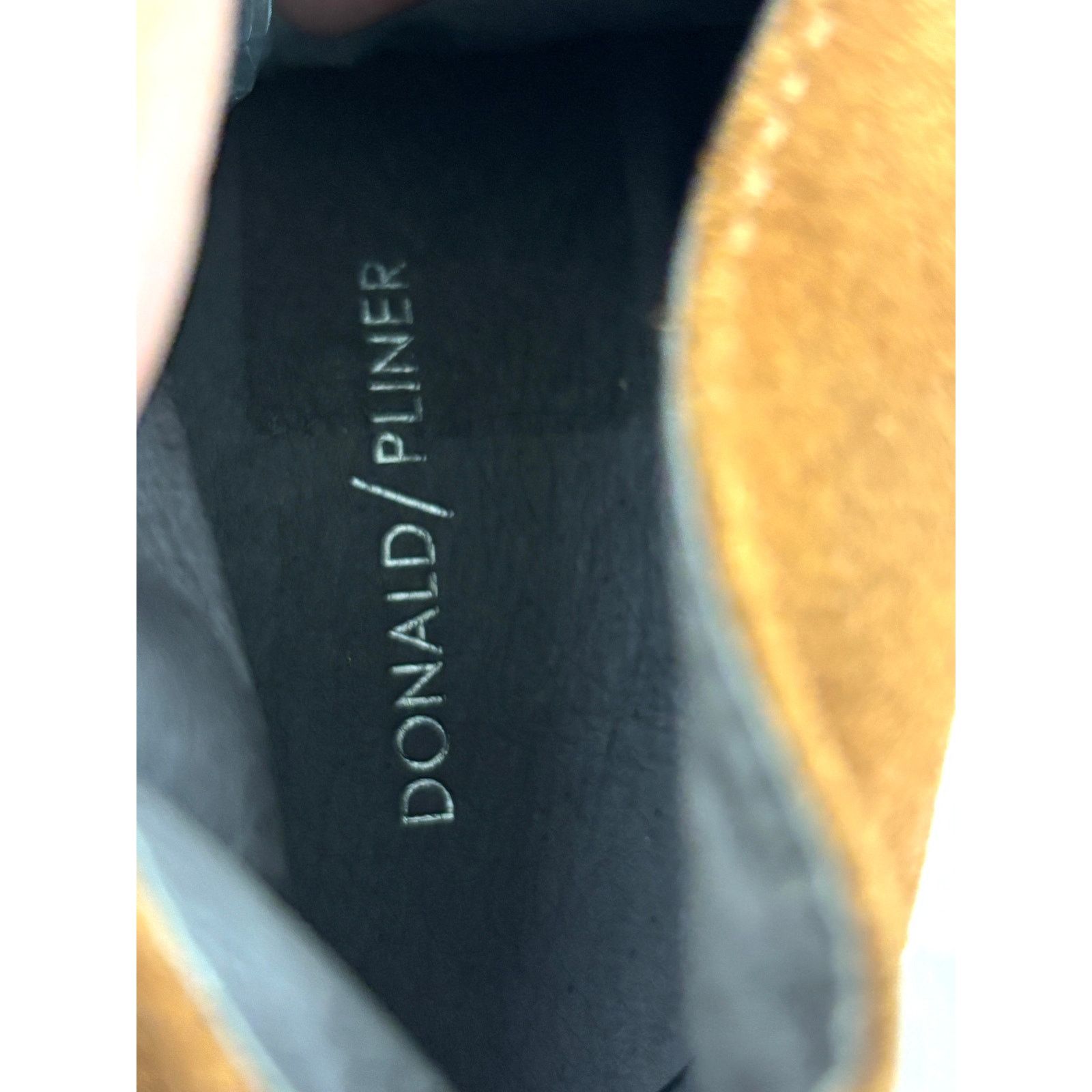 Donald Pliner Donald J. Pliner Levi Chukka Boots Calf Suede Cognac 8 M Size US 8 / EU 41 - 9 Thumbnail