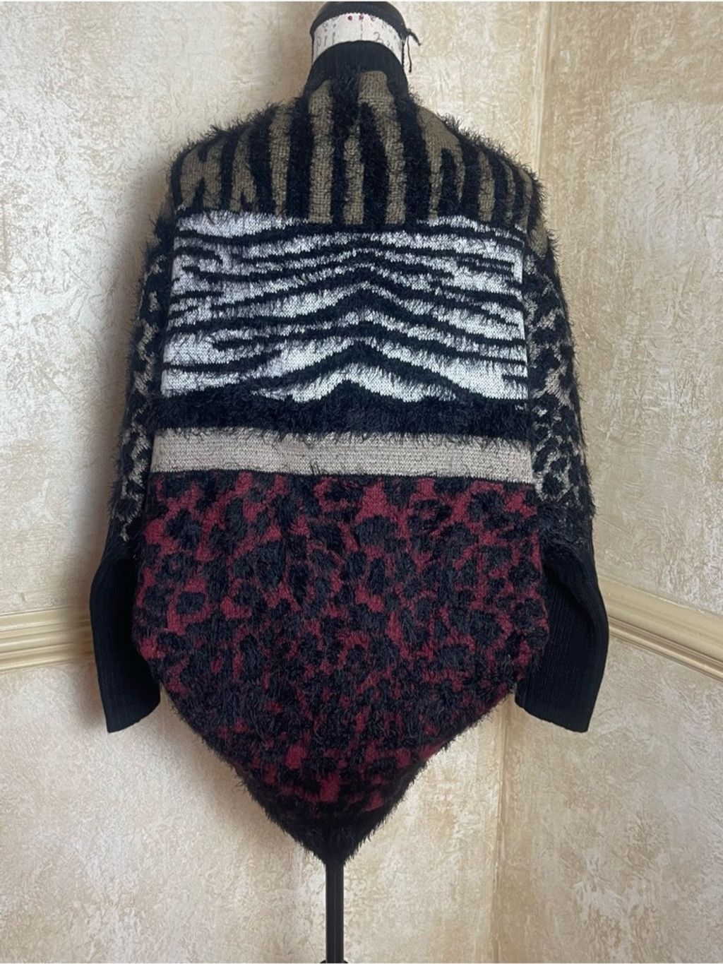 Other NWT Max Sport LA S/M Mixed Animal Print Fuzzy Cardigan Goth Size S / US 4 / IT 40 - 4 Thumbnail