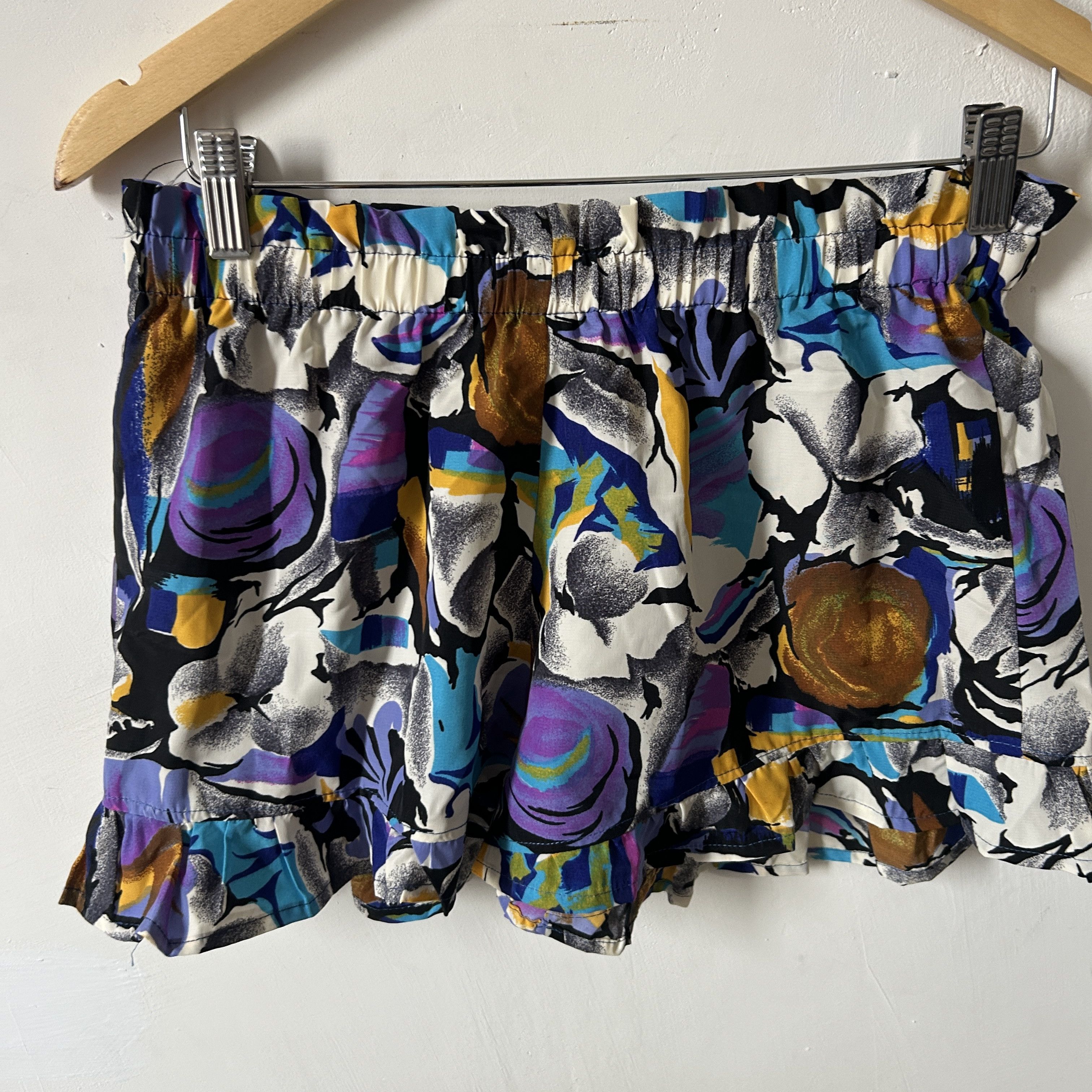 Vintage Vintage 90s Handmade Floral Ruffle abstract floral Shorts Size 28" / US 6 / IT 42 - 8 Thumbnail