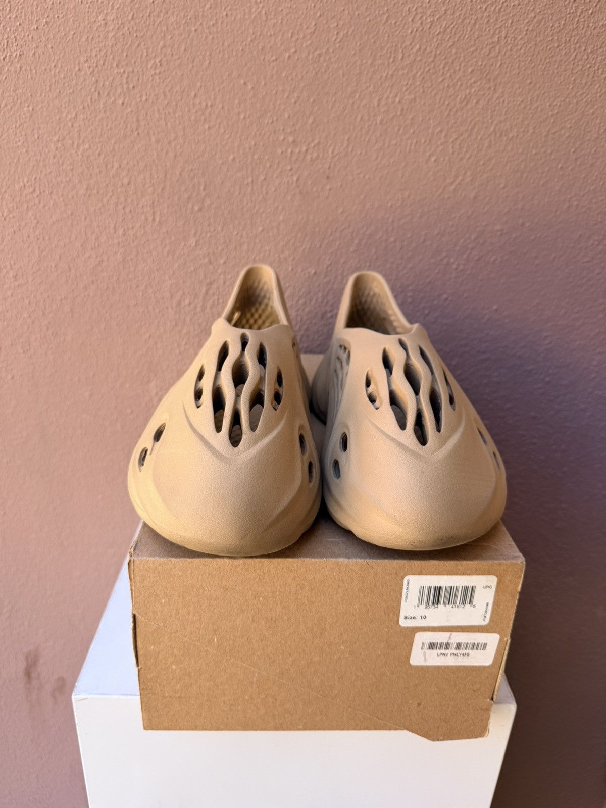Yeezy adidas Yeezy Foam Runner Beige Slip-On Foam size 10 Size US 10 / EU 43 - 3 Thumbnail