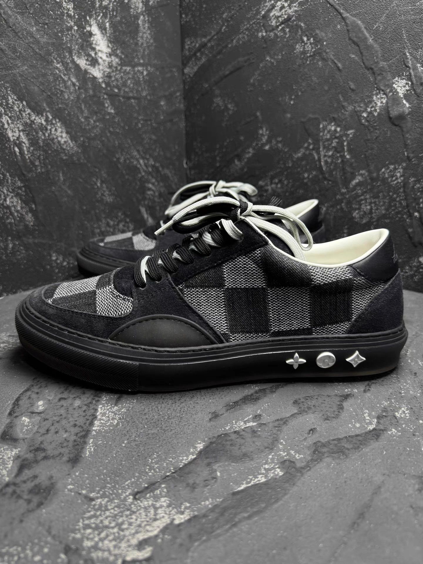 Louis Vuitton LV Ollie Black & White Checkerboard Sneakers Q10 Size US 8.5 / EU 41-42 - 7 Thumbnail