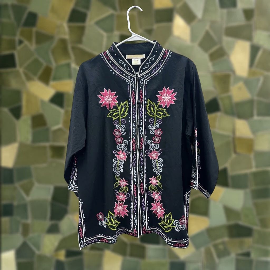 Vintage International Apparel Mart Inc. Womens Blouse Size Large Black Flora Button Up Size L / US 10 / IT 46 - 1 Thumbnail