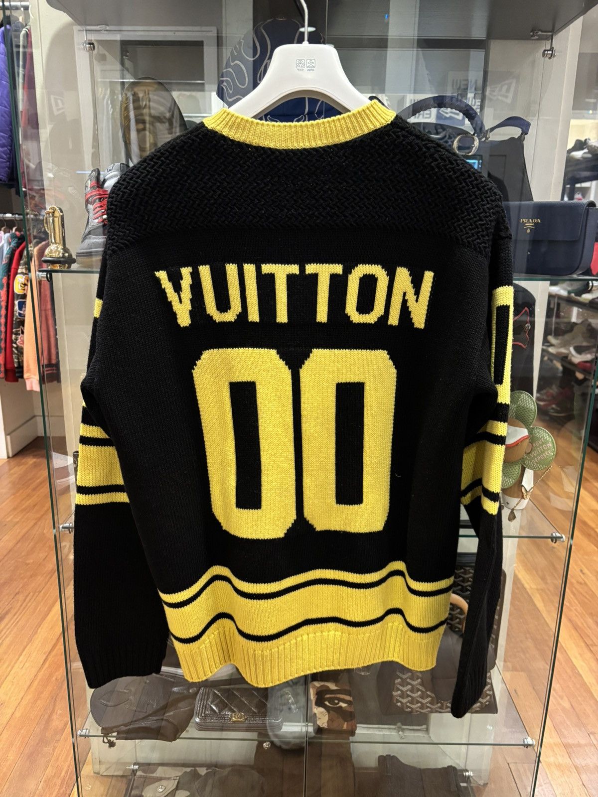 Louis Vuitton Louis Vuitton Football Jersey Knit Swetaer Size US L / EU 52-54 / 3 - 2 Thumbnail