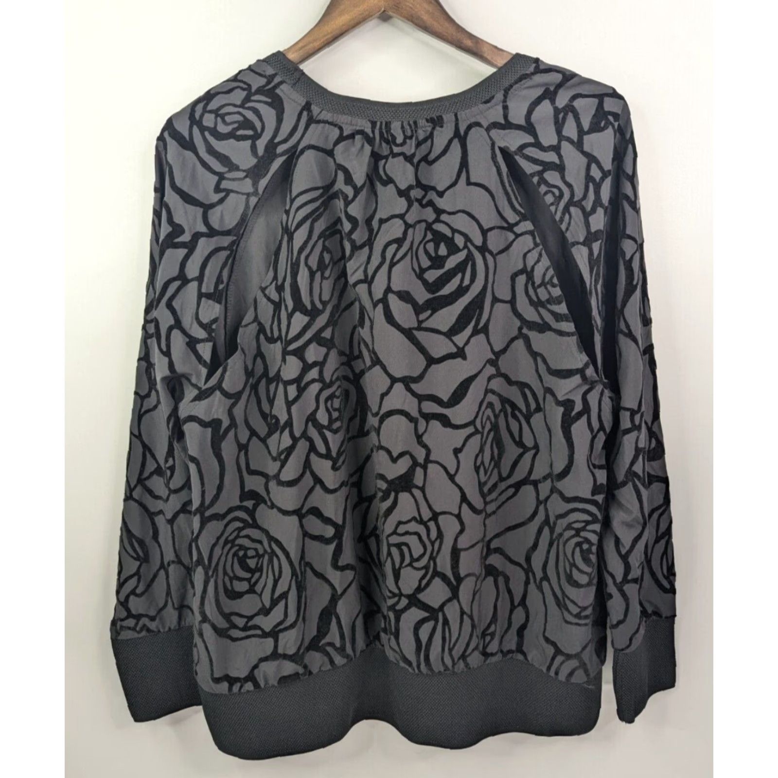 Fabletics Fabletics Blouse Long Sleeve Top 2XL Black Floral Crew Neck Pullover Casual Women Shirt Top Size XXL / US 16-18 / IT 52-54 - 3 Thumbnail