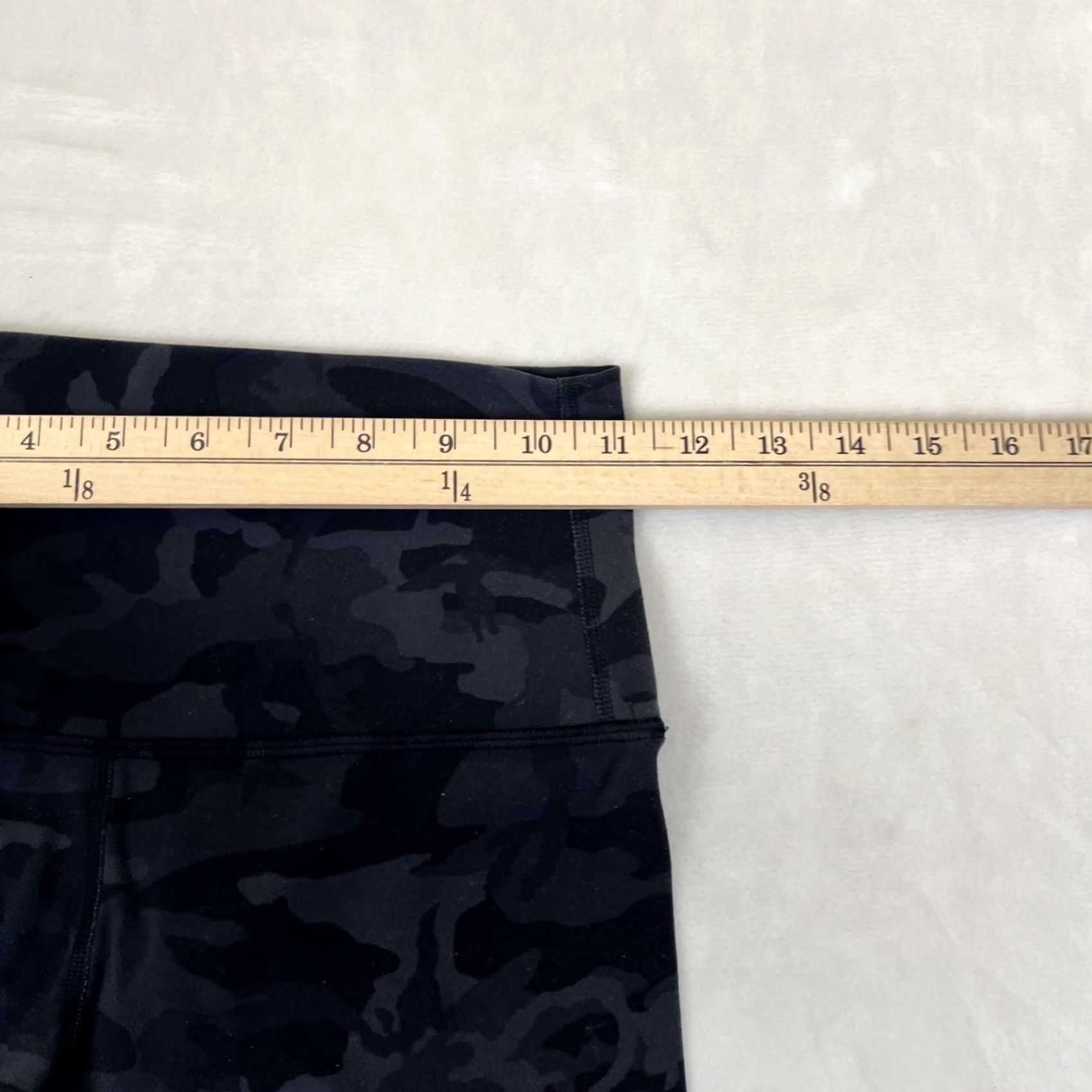 Lululemon Lululemon Women's Size 4 Black Camo High Rise Cropped Leggings Athletic Pants Yoga Run Gym Training Size 27" / US 4 / IT 40 - 7 Thumbnail