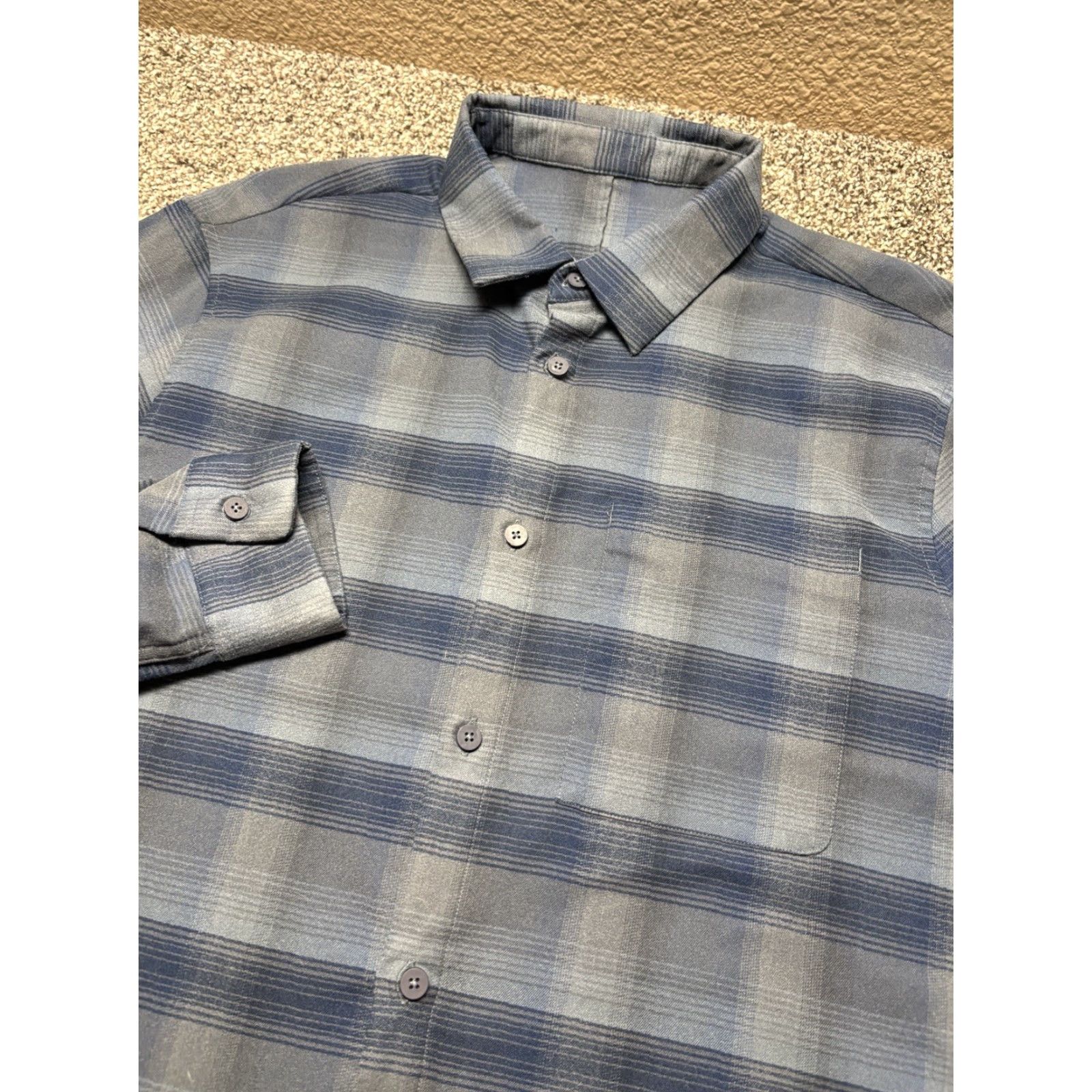 Lululemon Lululemon Shirt Mens Large Blue Plaid Button-Up Flannel Knit Soft Easy Care Pocket Casual Business Workwear All Seasons Size US L / EU 52-54 / 3 - 2 Thumbnail