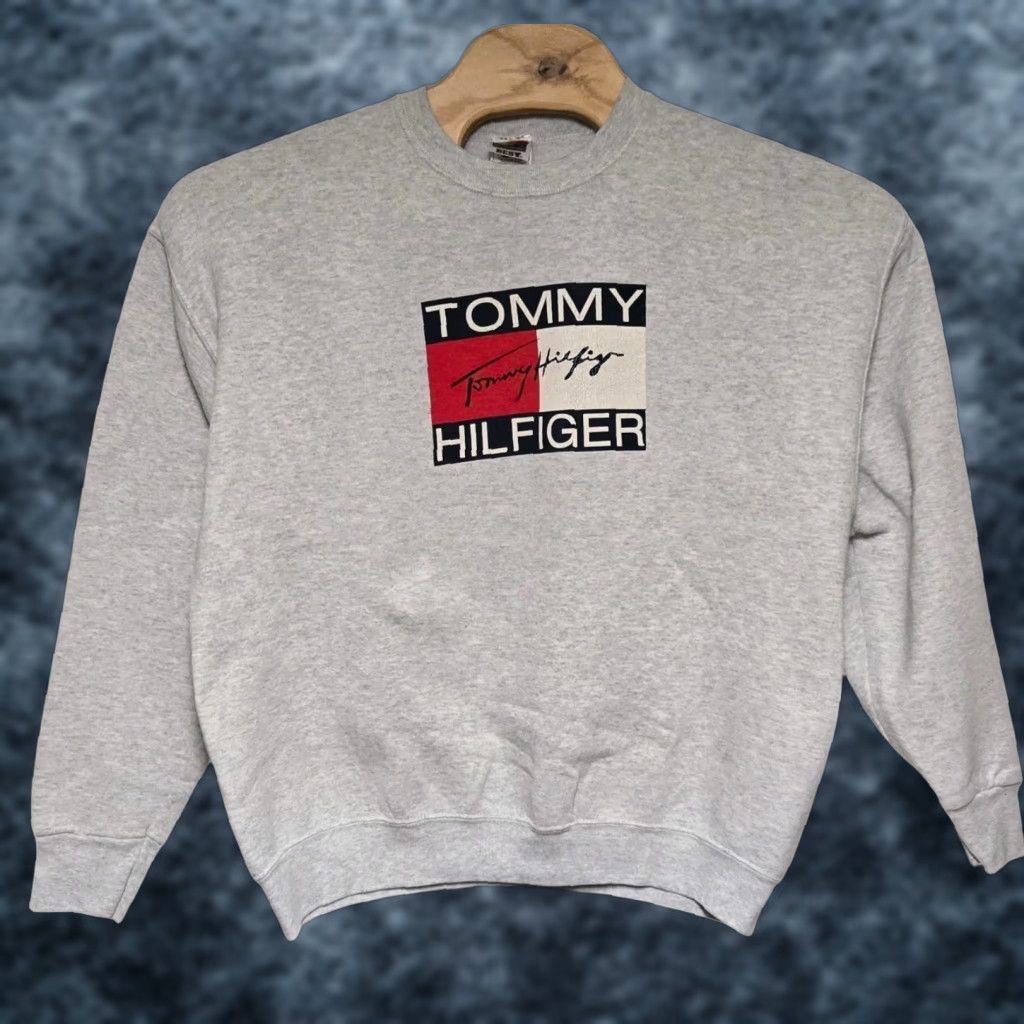 Tommy Hilfiger VINTAGE Tommy Hilfiger Mens Sweatshirt Crewneck Big Flag Logo XL Gray Regular Size XL Shirt Size US XL / EU 56 / 4 - 1 Thumbnail