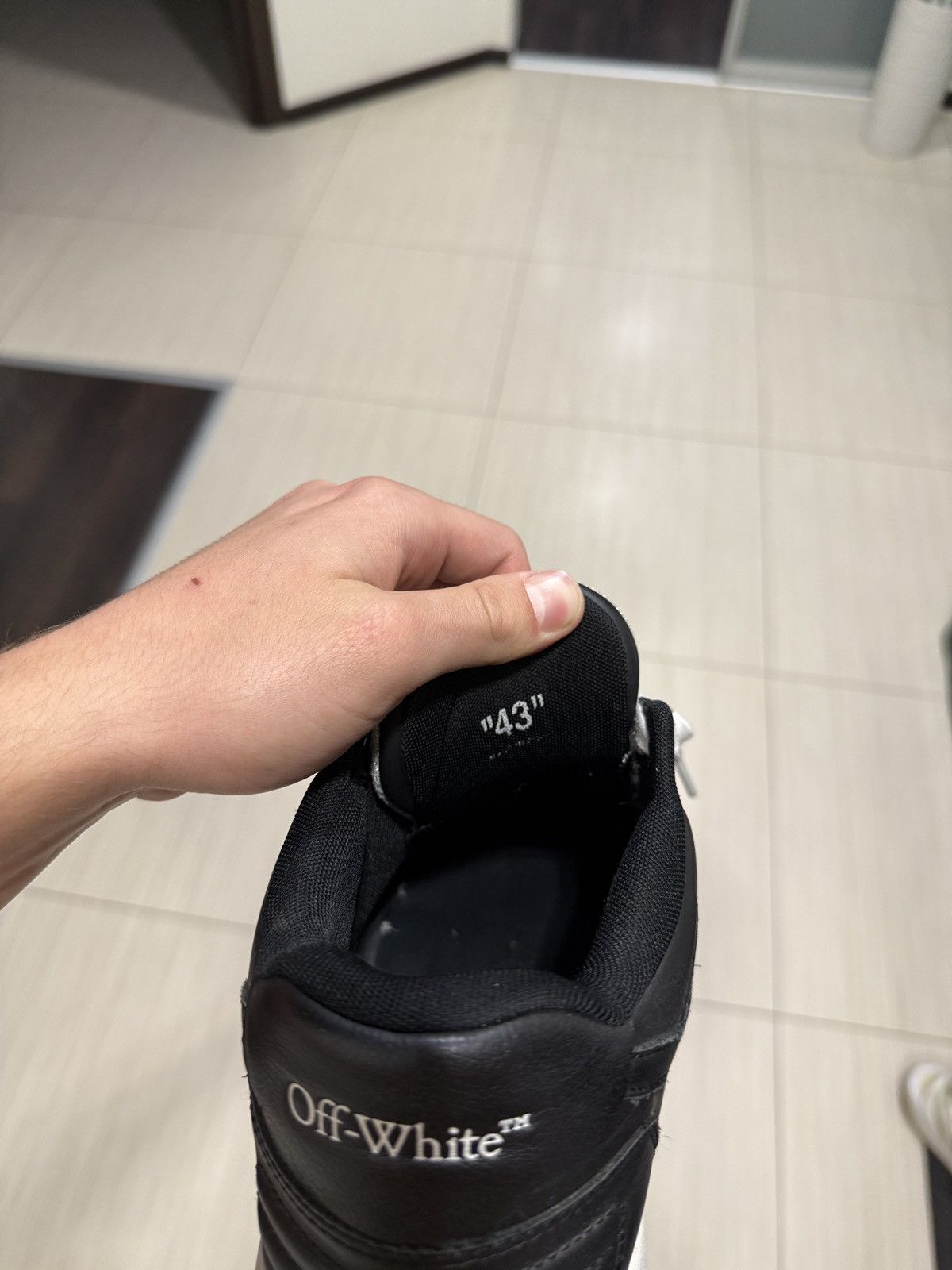 Off-White Off White out of office Size US 10 / EU 43 - 6 Thumbnail