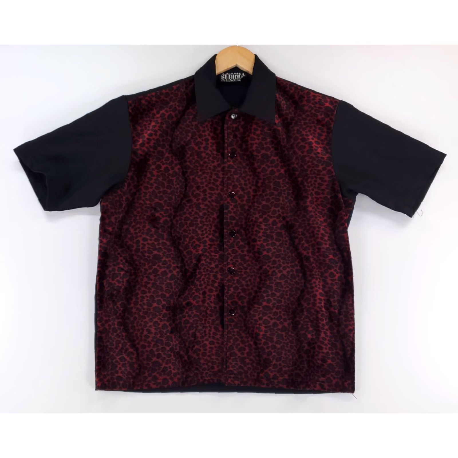 Velour VTG Serious LA Button Up Shirt Velour Cheetah Print Red Black Mens XL Short Sleeve Button Up Shirt Mens XL Black Cheetah 80s Size US XL / EU 56 / 4 - 2 Thumbnail