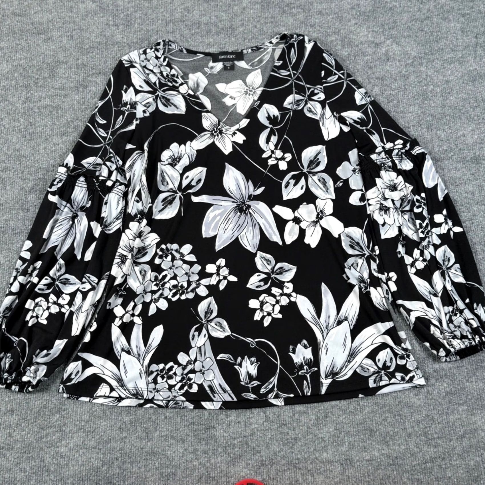 Vintage Karen Kane Blouse V-Neck Floral Print Long Sleeve Puff Sleeve Knit Top Blouse Womens S Black Gray White USA Made Size S / US 4 / IT 40 - 6 Thumbnail