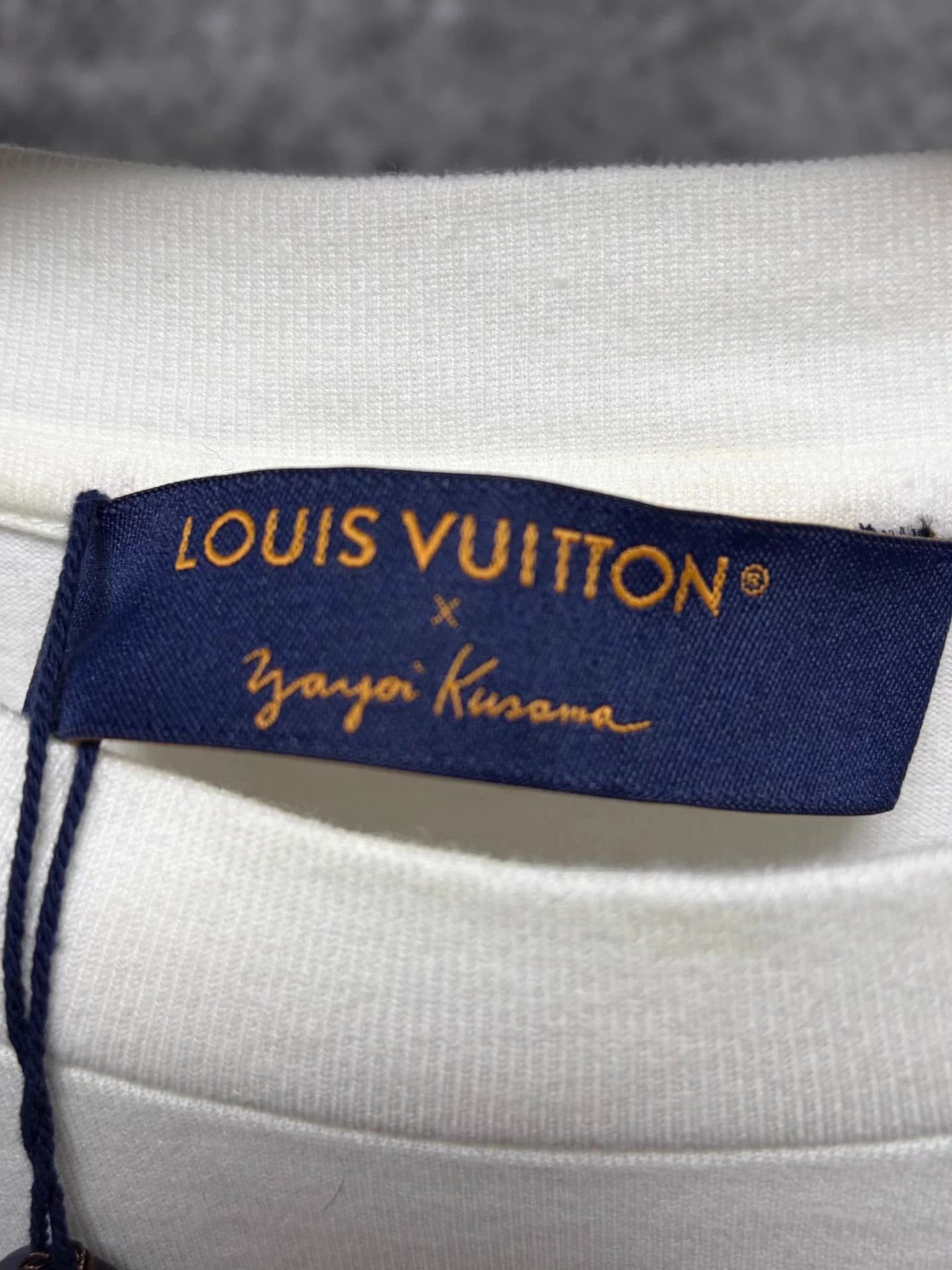 Louis Vuitton LV x Yayoi Kusama Psychedelic Flowers White L T-Shirt NWT Size US L / EU 52-54 / 3 - 4 Thumbnail