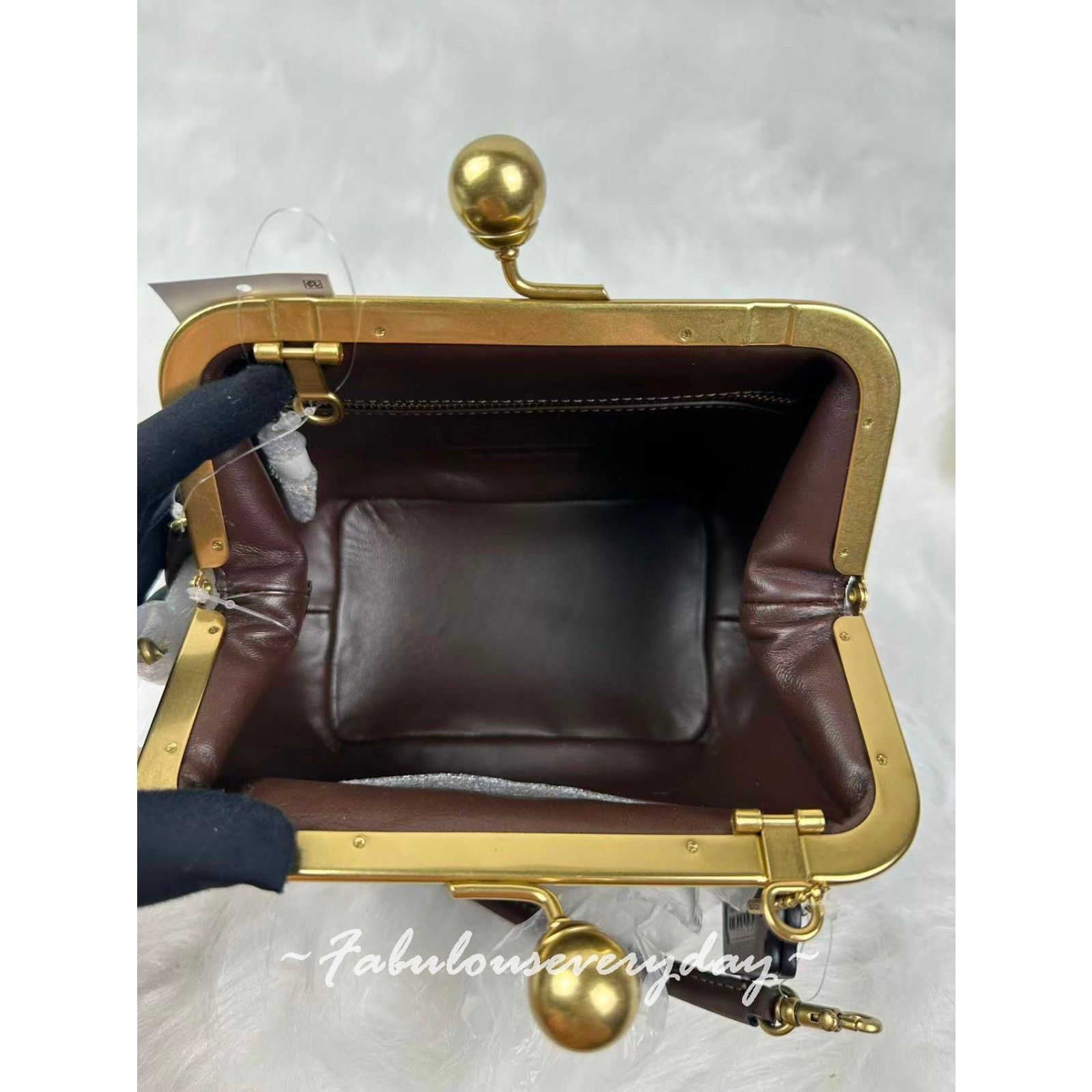 Coach Coach Kisslock Frame Bag 16 Crossbody Leather/Maple CCY28 Size ONE SIZE - 8 Thumbnail