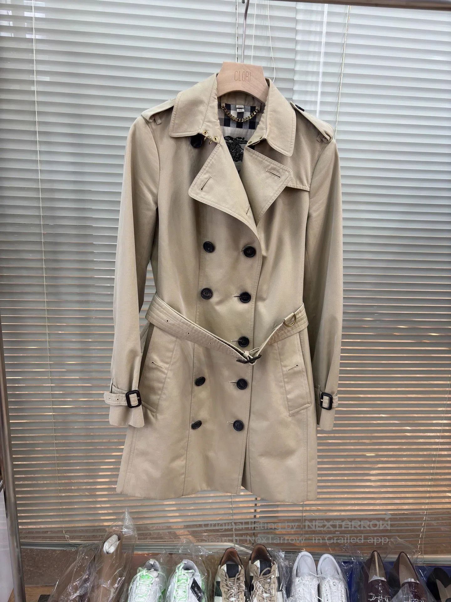 Burberry Burberry Classic Khaki Trench Coat. Size M / US 6-8 / IT 42-44 - 1 Thumbnail