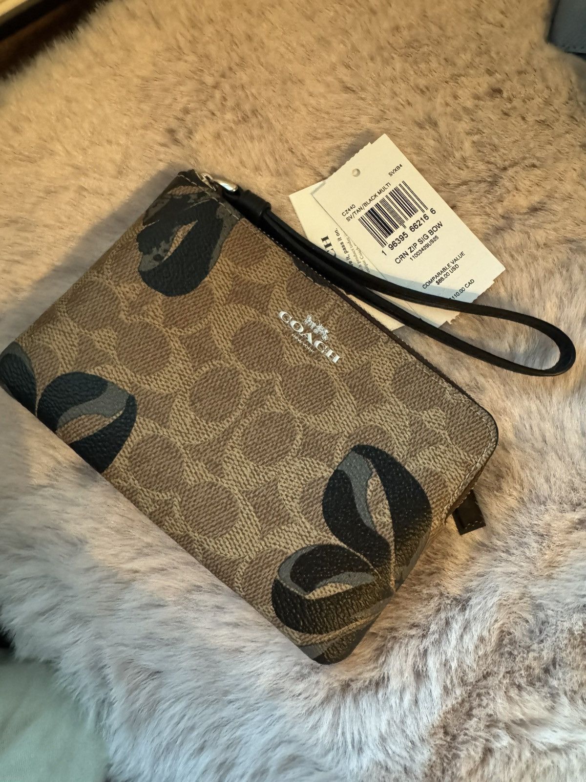 Coach NWT Corner Zip Wristlet In Signature Canvas With Bow Print Size ONE SIZE - 1 Thumbnail