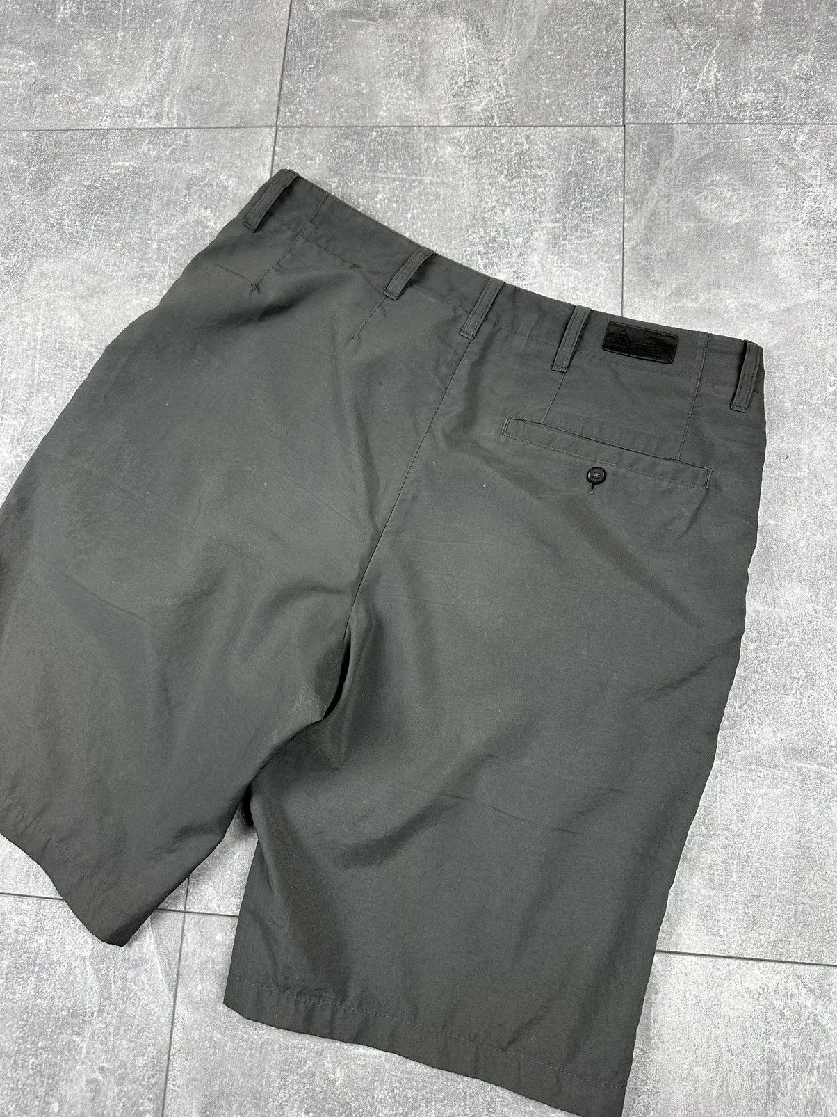 Nike ACG Nike Acg Outdoor Life Small Tab Logo Short Size US 32 / EU 48 - 10 Thumbnail