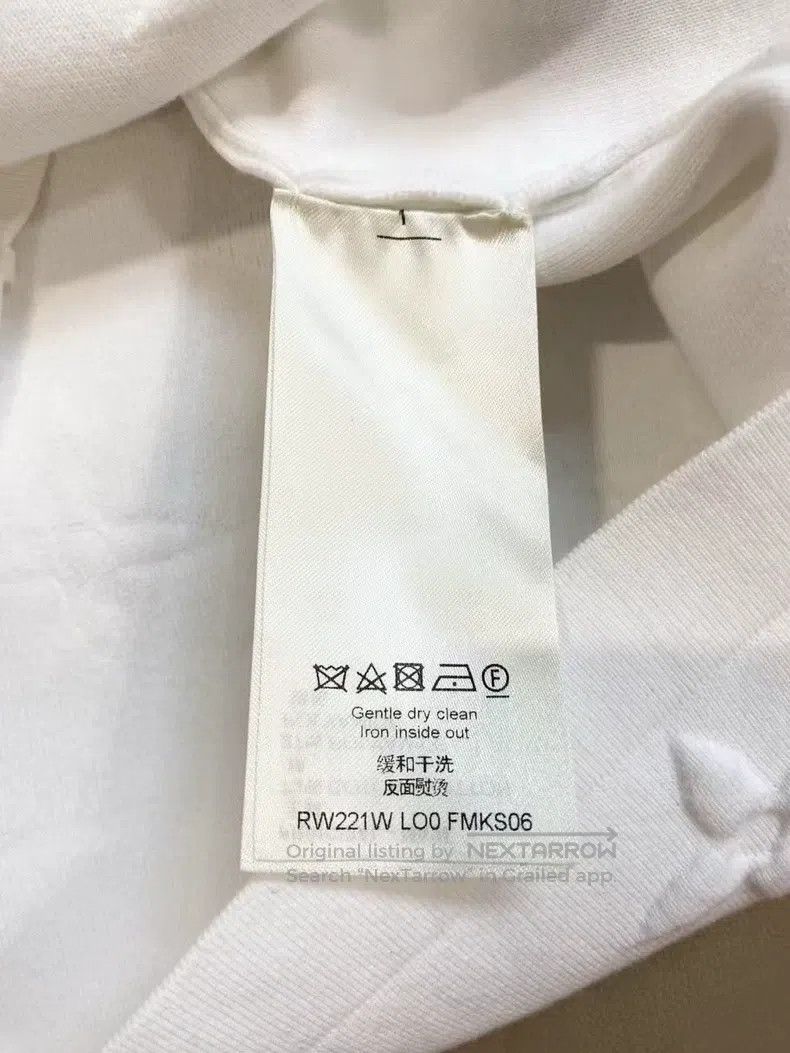Louis Vuitton Louis Vuitton White logo embossed full print short sleeve Size US M / EU 48-50 / 2 - 6 Thumbnail