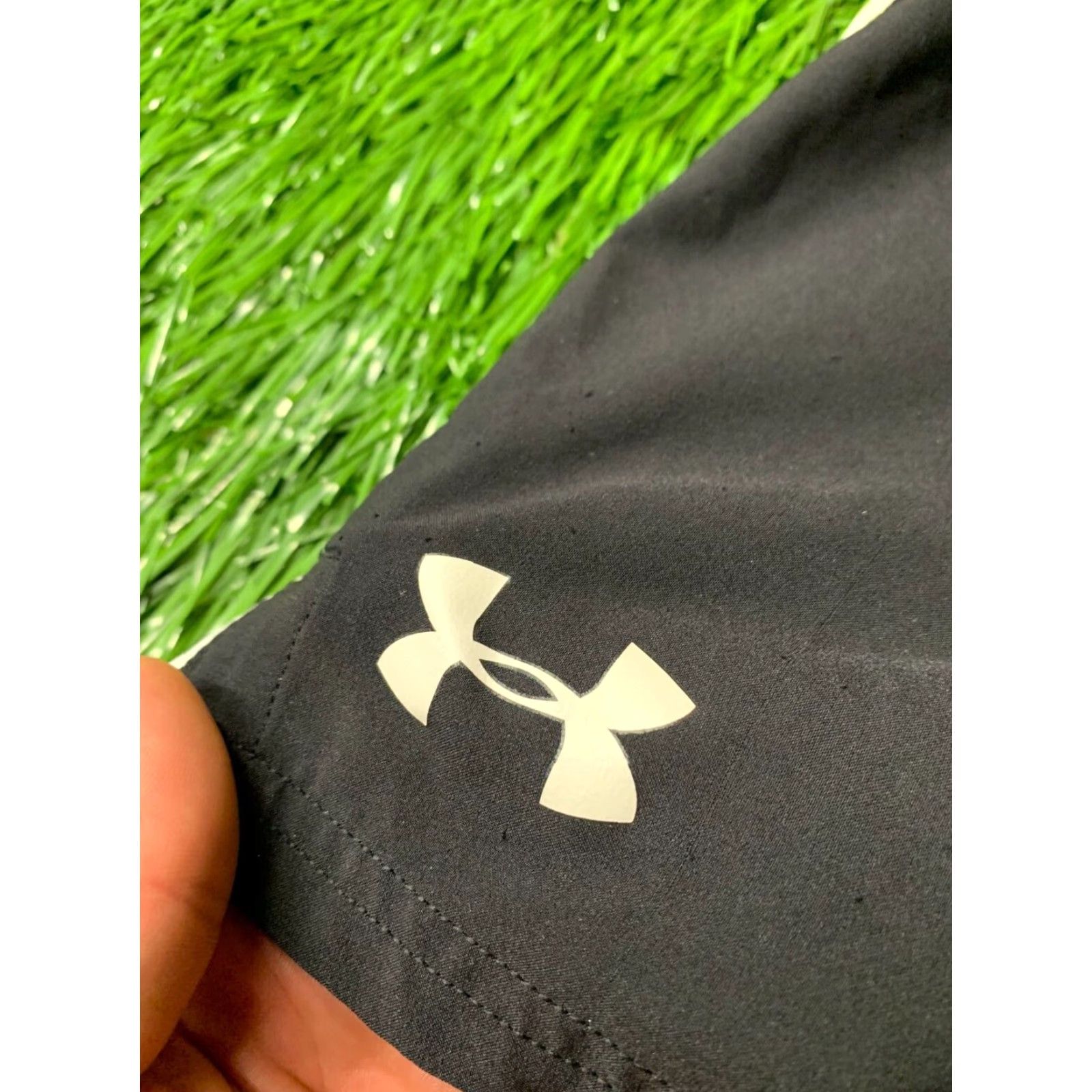 Under Armour UNDER ARMOUR HEATGEAR ORIGINAL MEN TRAINING SHORTS SIZE L LARGE Size US 33 - 2 Thumbnail