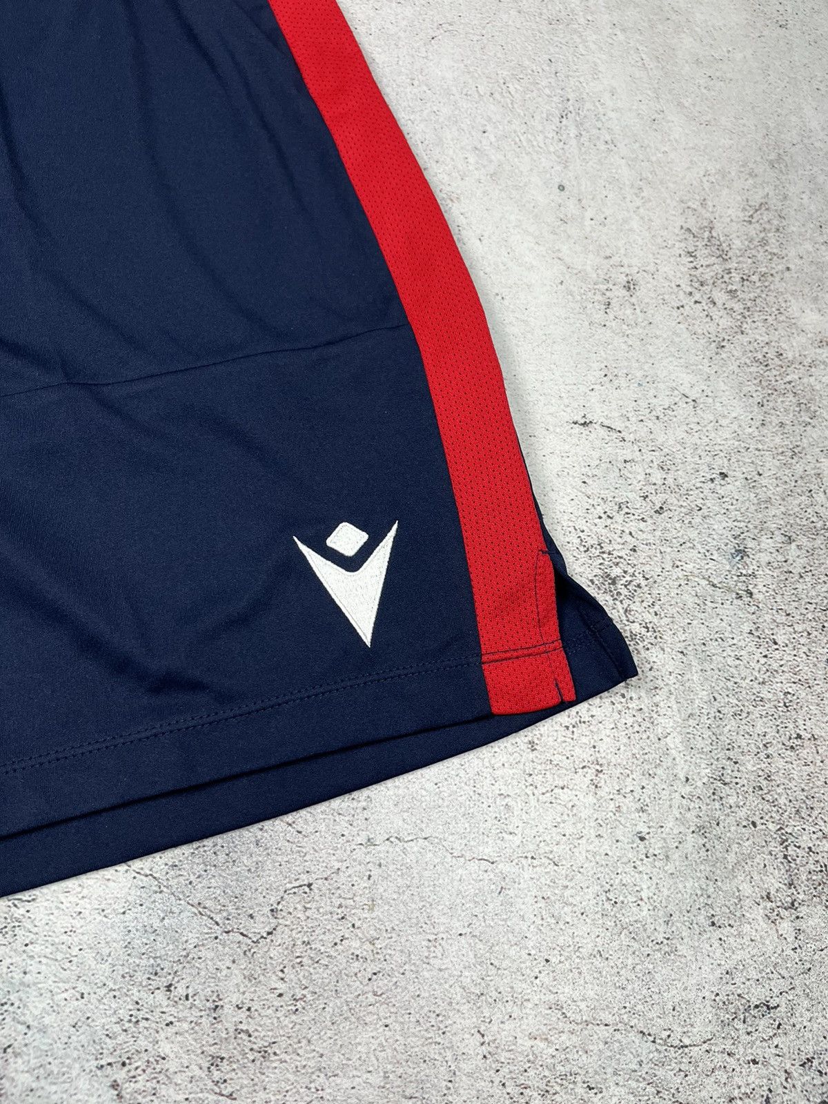 Macron MACRON READING FOOTBALL CLUB,2020/2021 FOOTBALL SHORTS,NEW Size US 36 / EU 52 - 2 Thumbnail