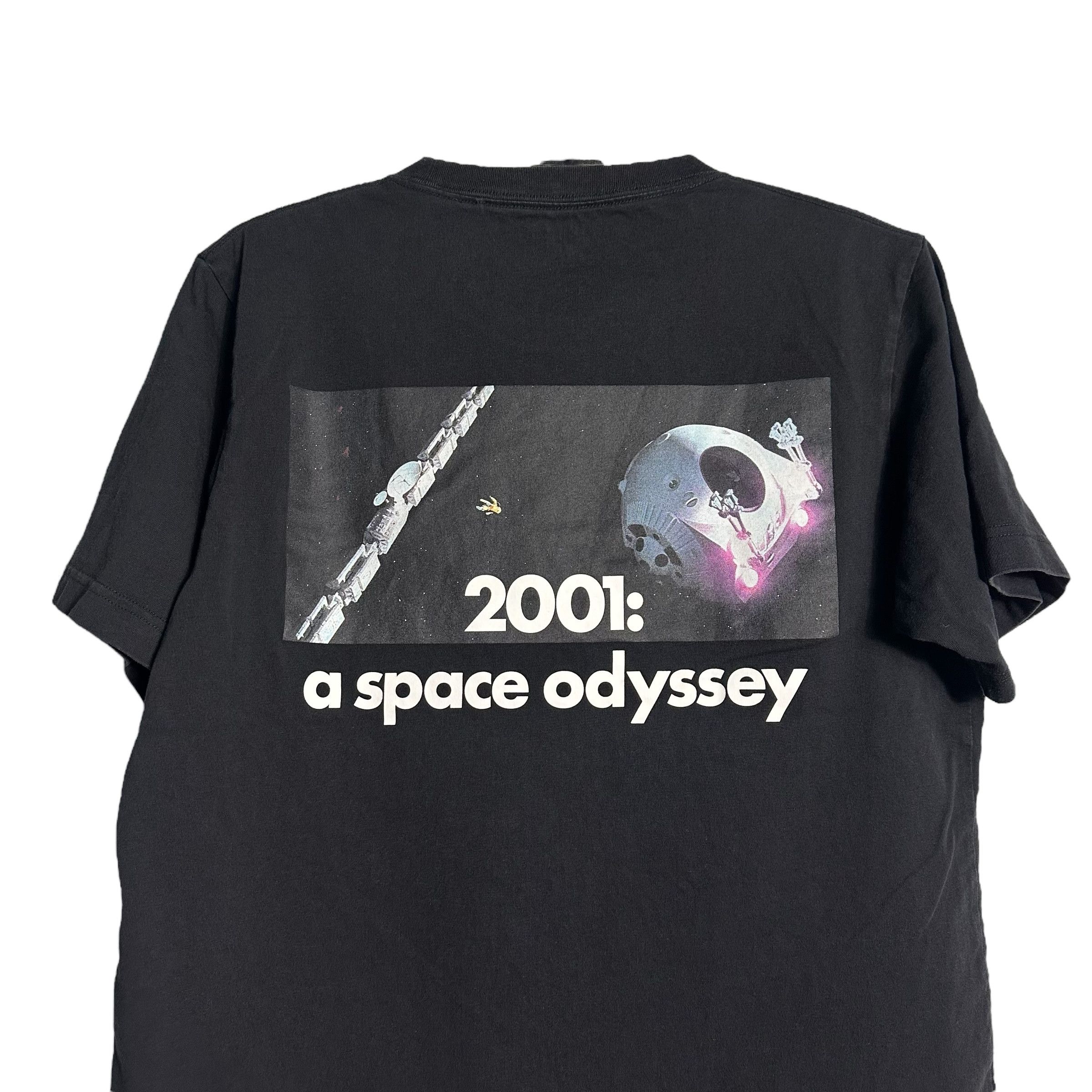 Uniqlo 🔥RARE🔥Uniqlo x 2001: A Space Odyssey Movie T-shirt Size US L / EU 52-54 / 3 - 2 Thumbnail