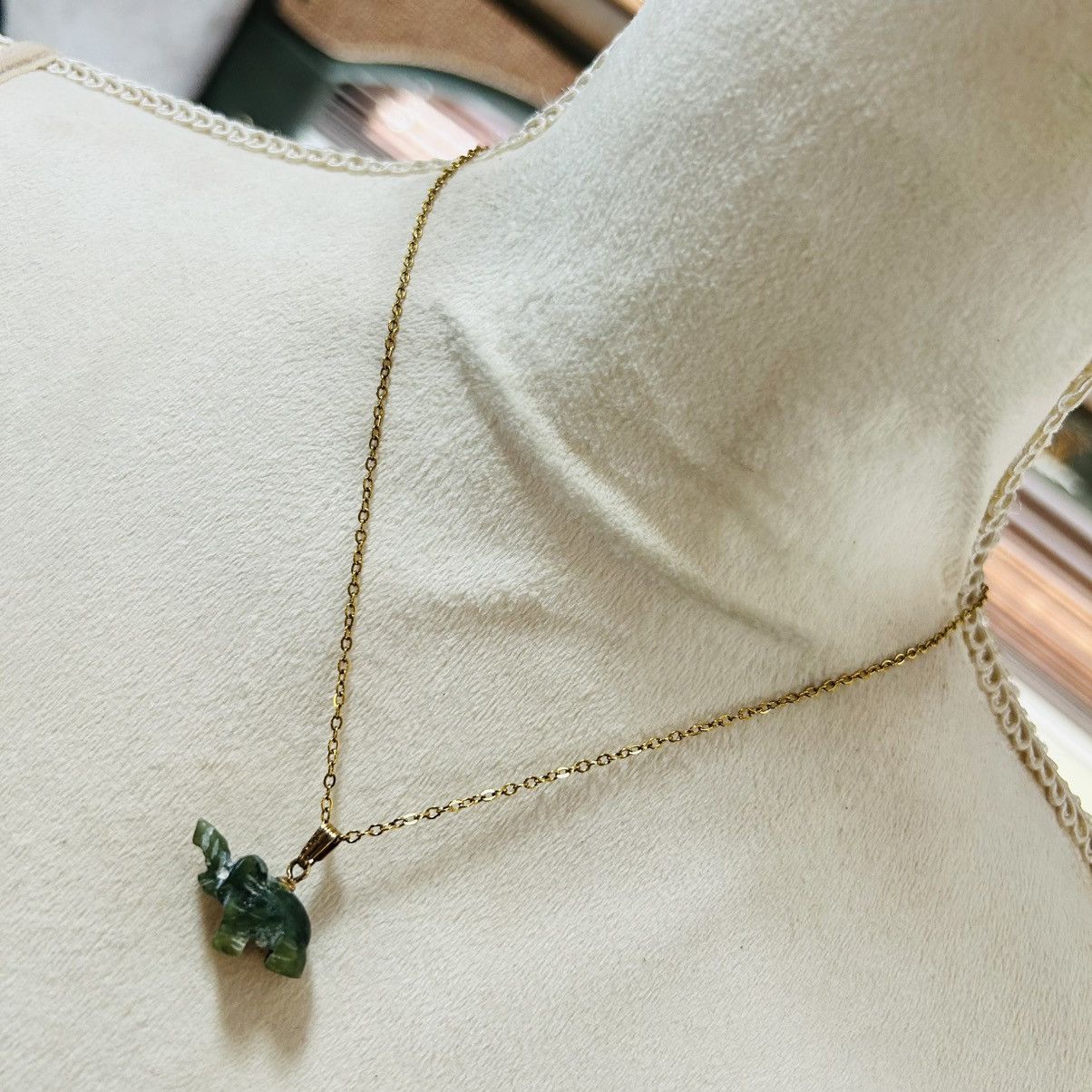 Vintage Vintage hand carved nephrite jade lucky elephant necklace Size ONE SIZE - 1 Thumbnail