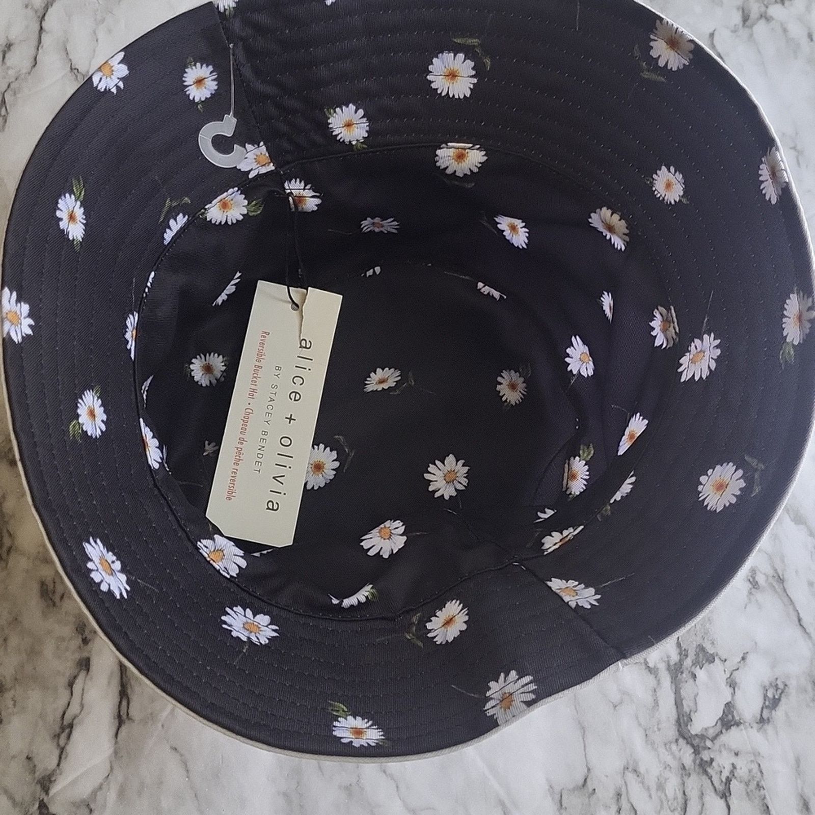 Alice + Olivia NWT Alice & Olivia Daisy Bucket Hat Reversible Fabric Size ONE SIZE - 9 Thumbnail