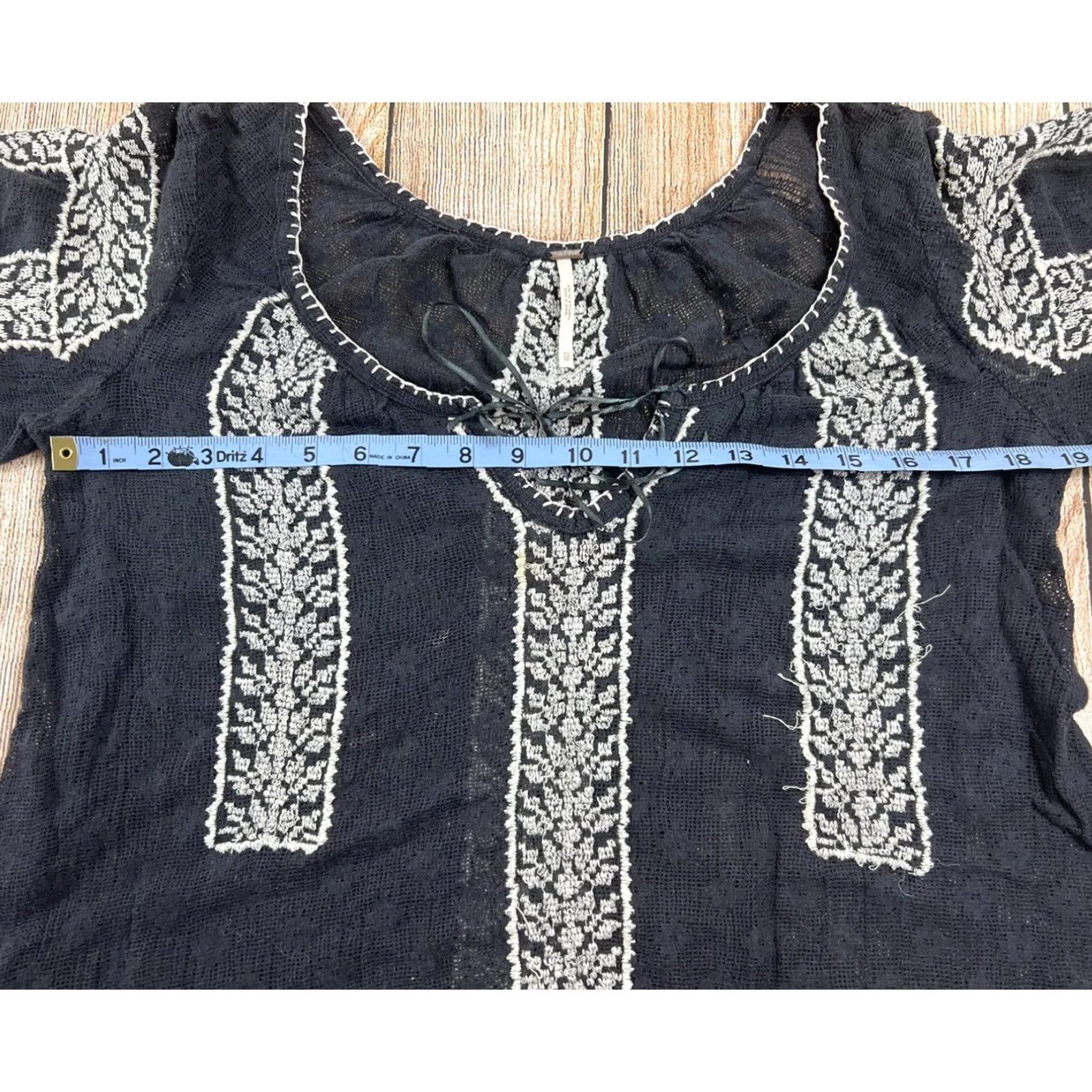 Free People Free People Blouse Shirt XS White Embroidered V-Neck Women Size XS / US 0-2 / IT 36-38 - 6 Thumbnail