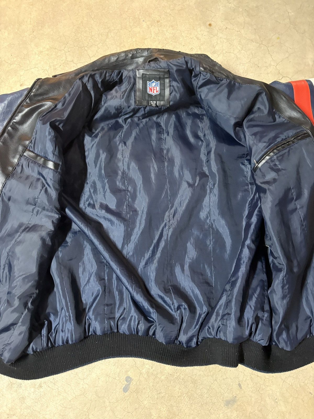 NFL Vintage 00’s Chicago Bears NFL Leather Jacket Navy Size XXL Size US XXL / EU 58 / 5 - 5 Thumbnail