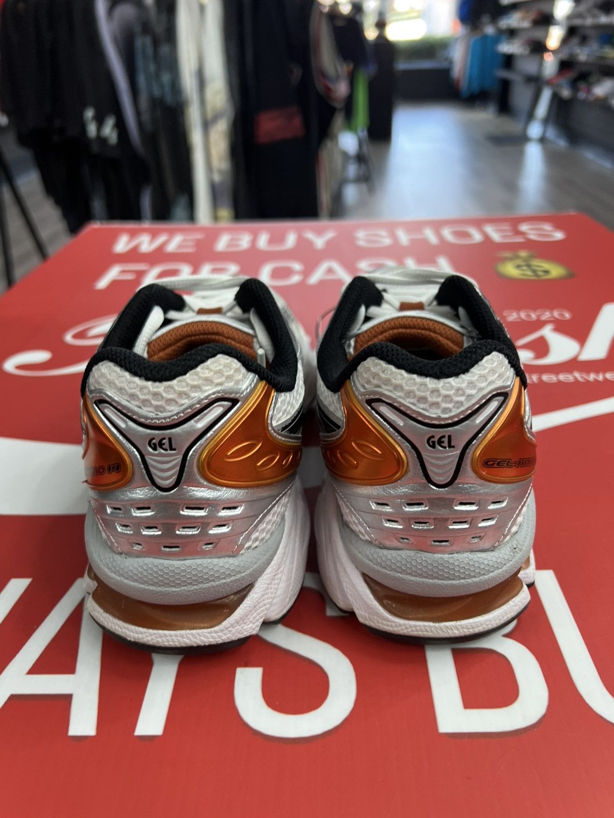 Asics ASICS Gel-kayano 14 White Piquant Orange Size 6.5 Size US 6.5 / EU 39-40 - 5 Thumbnail