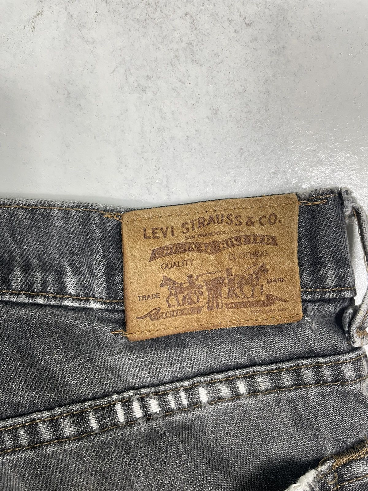 Levi's × Levi's Vintage Clothing Vintage Levis Black Distressed Denim Zipper Fly Size US 30 / EU 46 - 16 Thumbnail