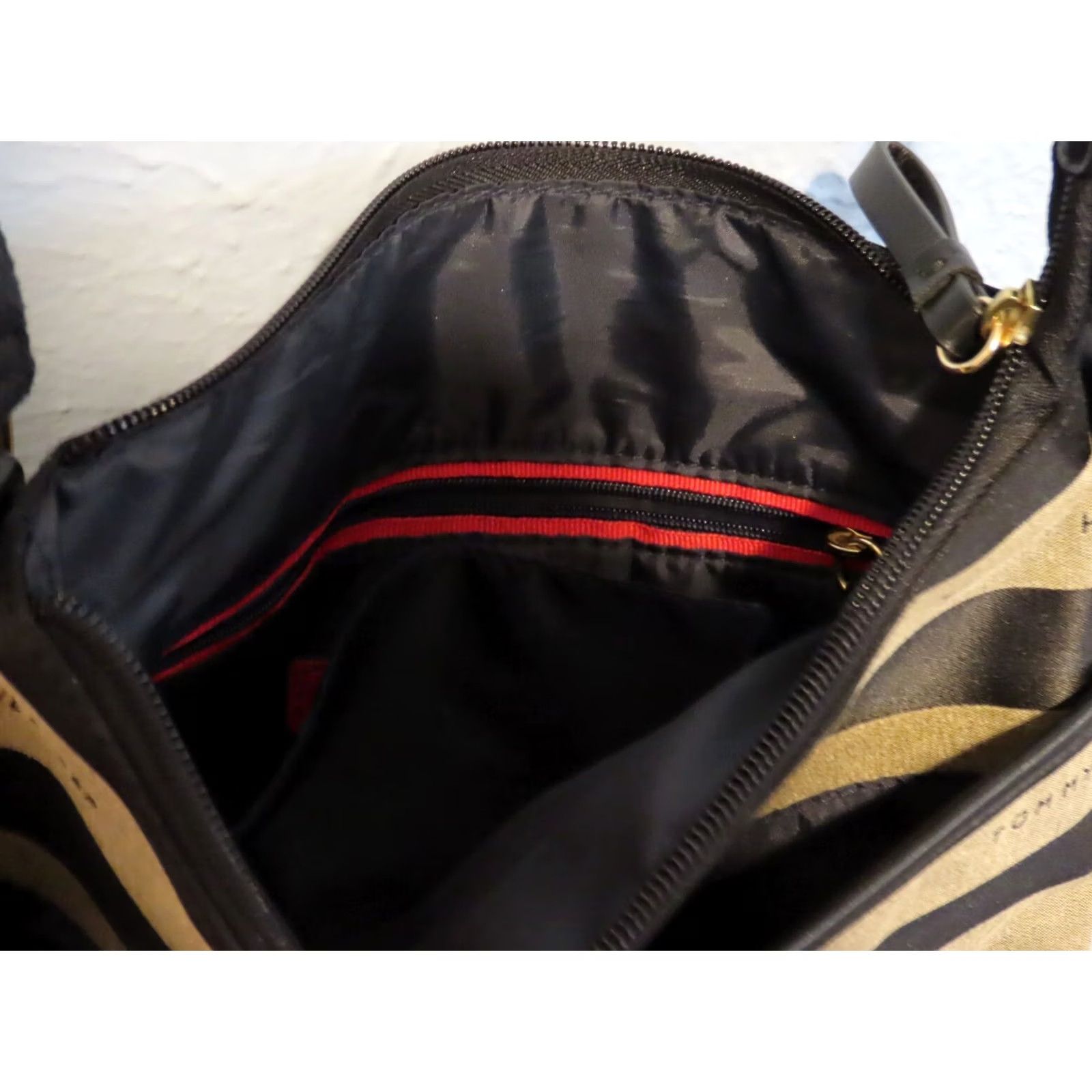 Tommy Hilfiger VINTAGE Tommy Hilfiger Crossbody Purse Canvas Tan Striped Zip Bag 10x10 1in Pockets Logo Womens Size ONE SIZE - 5 Thumbnail