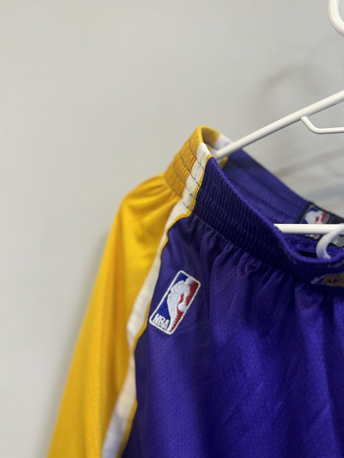 NBA × Vintage Lakers Gold Retro Home Shorts Size US 32 / EU 48 - 4 Thumbnail