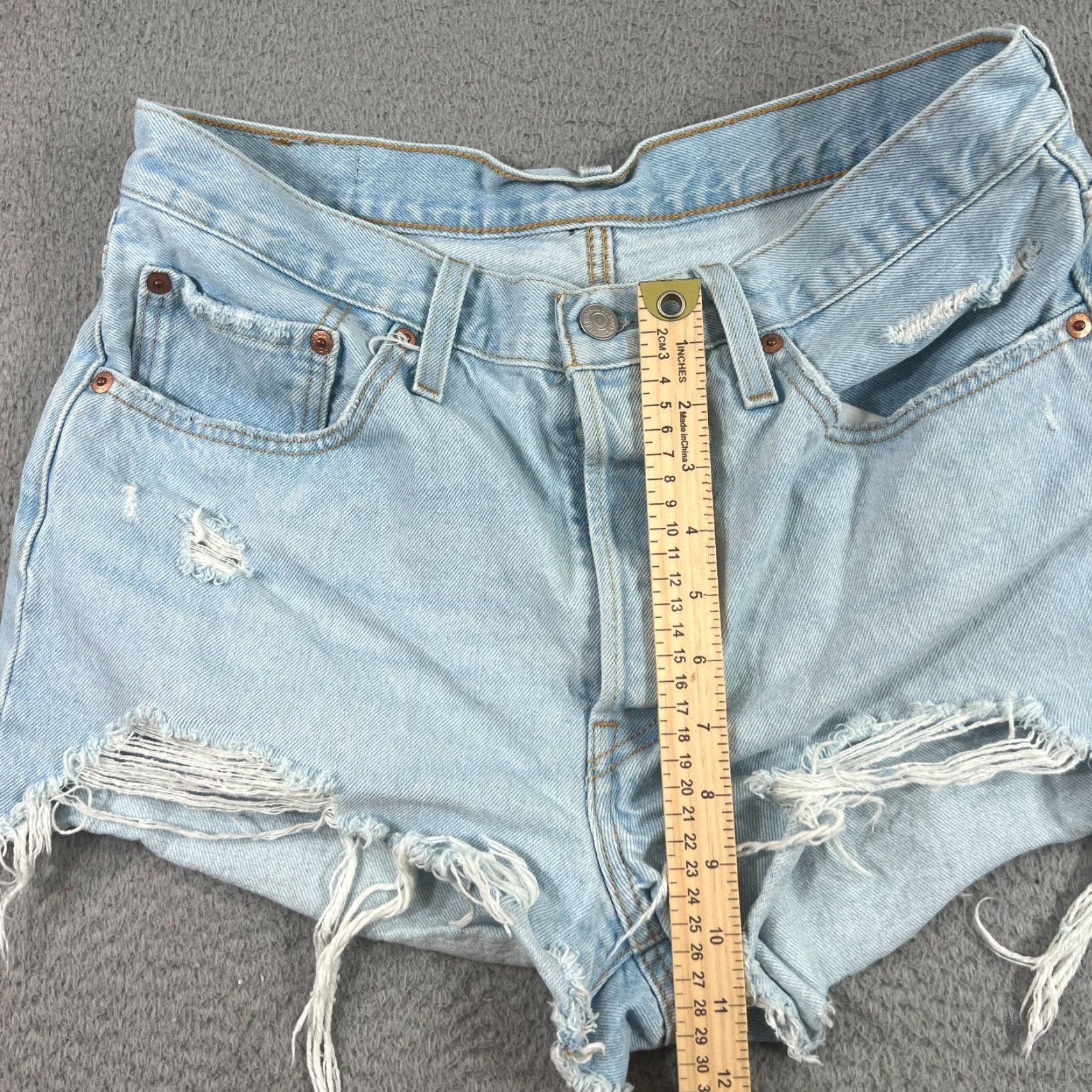 Levi's VINTAGE Levi's 501 Denim Shorts Women Size 30 Blue Destroyed Frayed Hem Regular Size 30" / US 8 / IT 44 - 3 Thumbnail