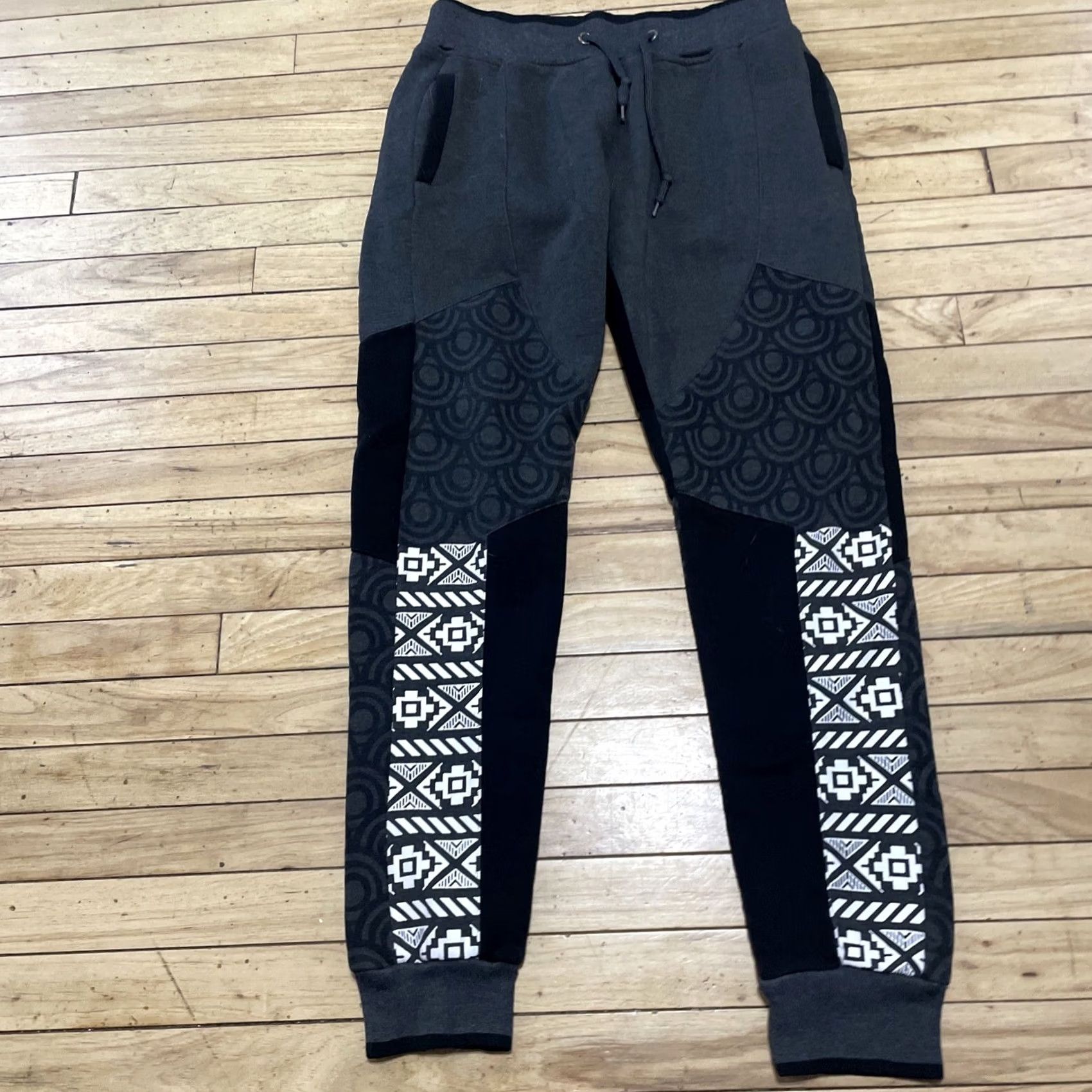Vintage VINTAGE Fashion Wear Aztec Sweat Pants Men L Black White Tribal Drawstring Taper Joggers Size US 33 - 2 Thumbnail