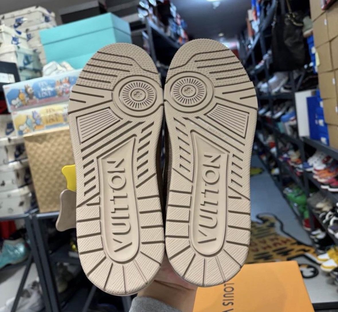 Louis Vuitton Louis Vuitton Trainer Sneakers Size 9.5 wxx Size US 9.5 / EU 42-43 - 4 Thumbnail