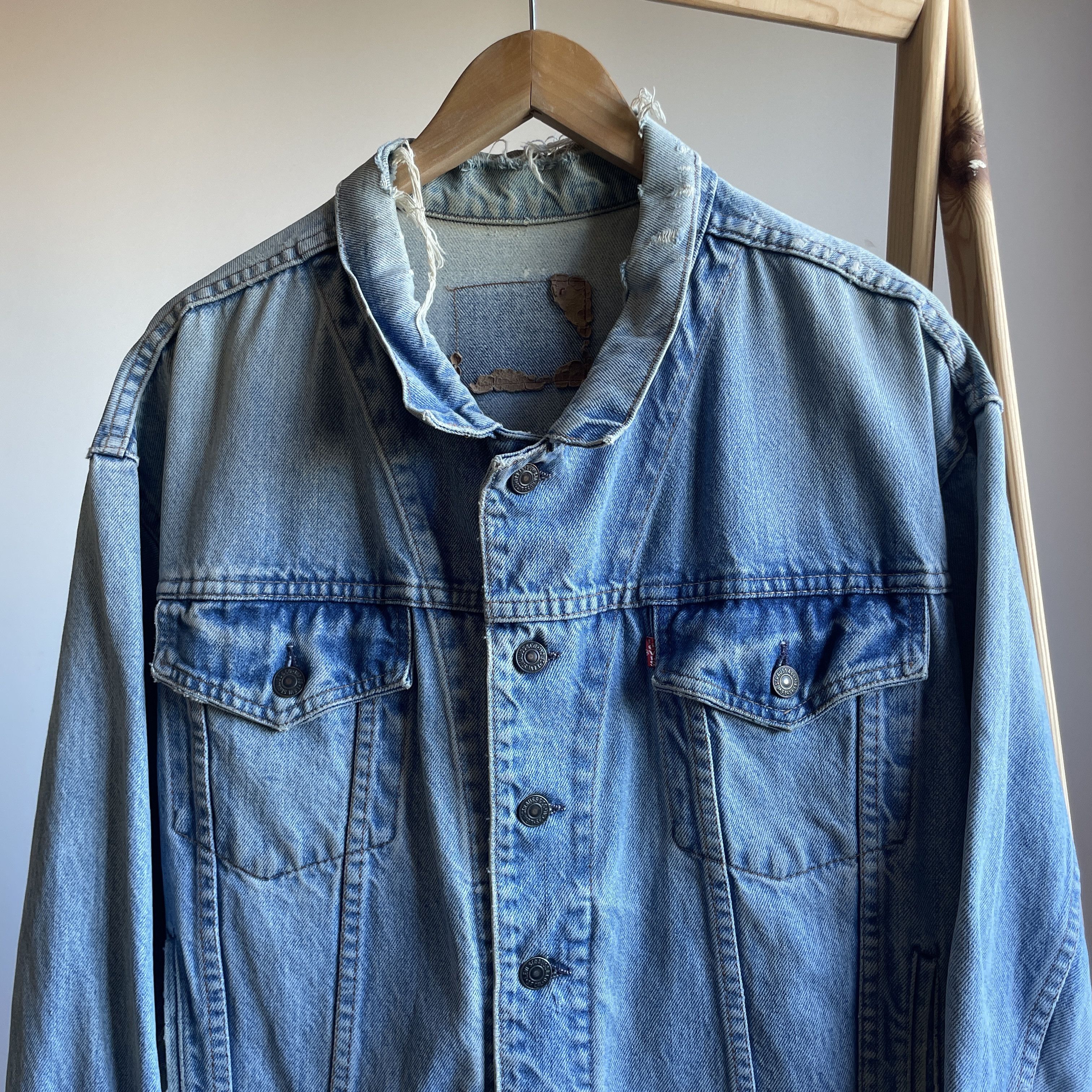 Levi's Levi's Vintage 80's Made in Canada Distressed Denim Jacket Size US M / EU 48-50 / 2 - 3 Thumbnail