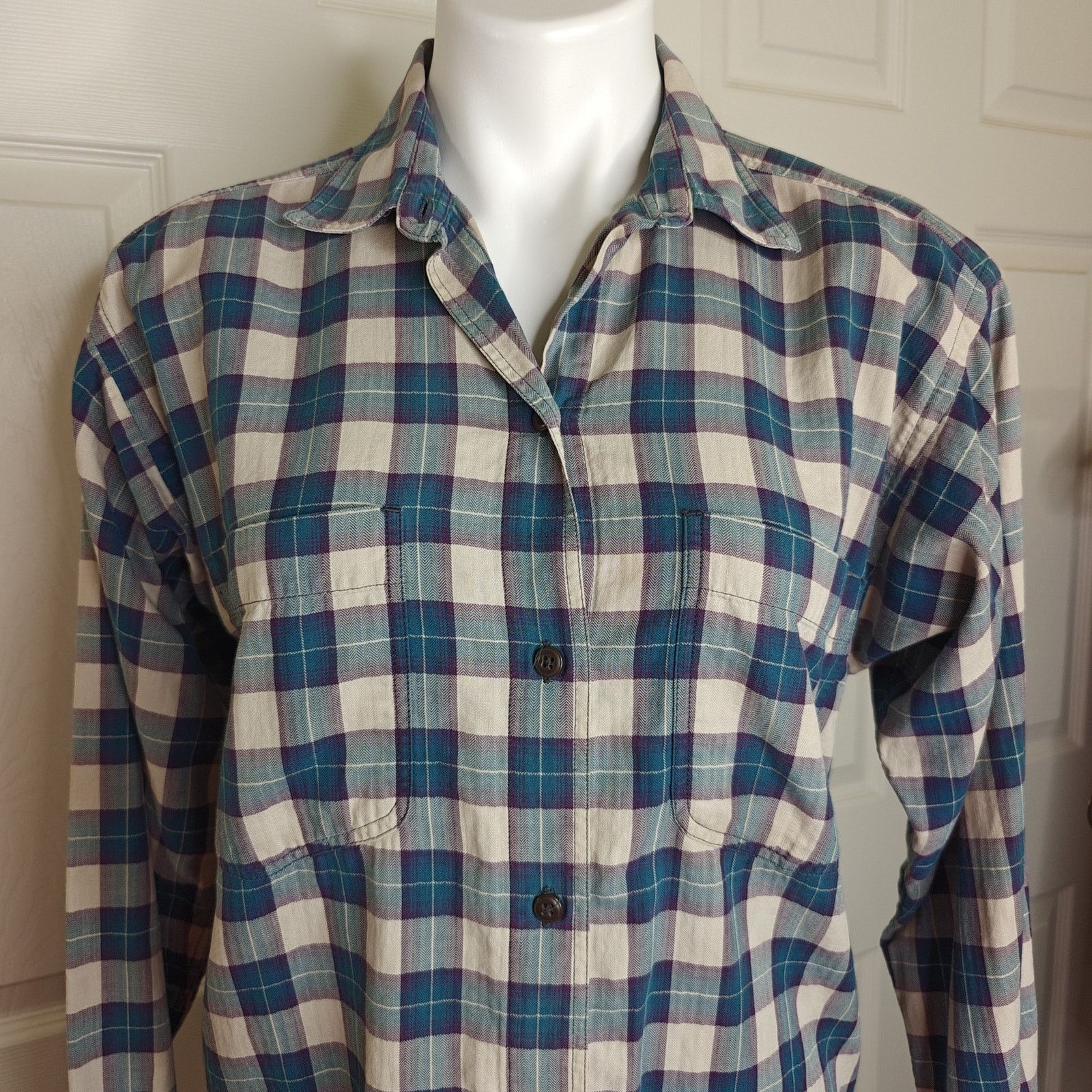 Patagonia W's Patagonia 100% cotton plaid button down shirt sz S Size S / US 4 / IT 40 - 2 Thumbnail