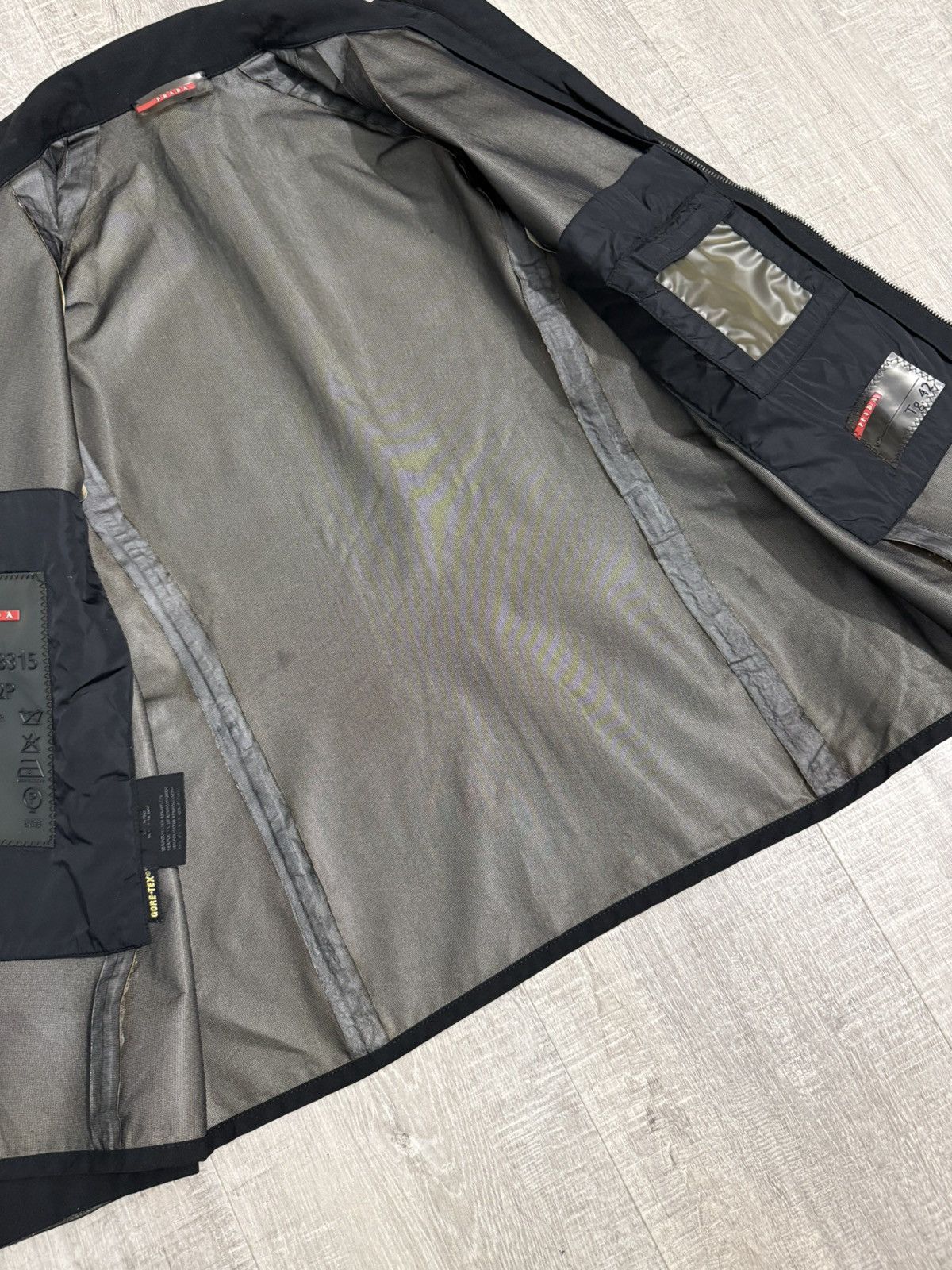 Prada Vintage prada goretex women jacket Size M / US 6-8 / IT 42-44 - 10 Thumbnail
