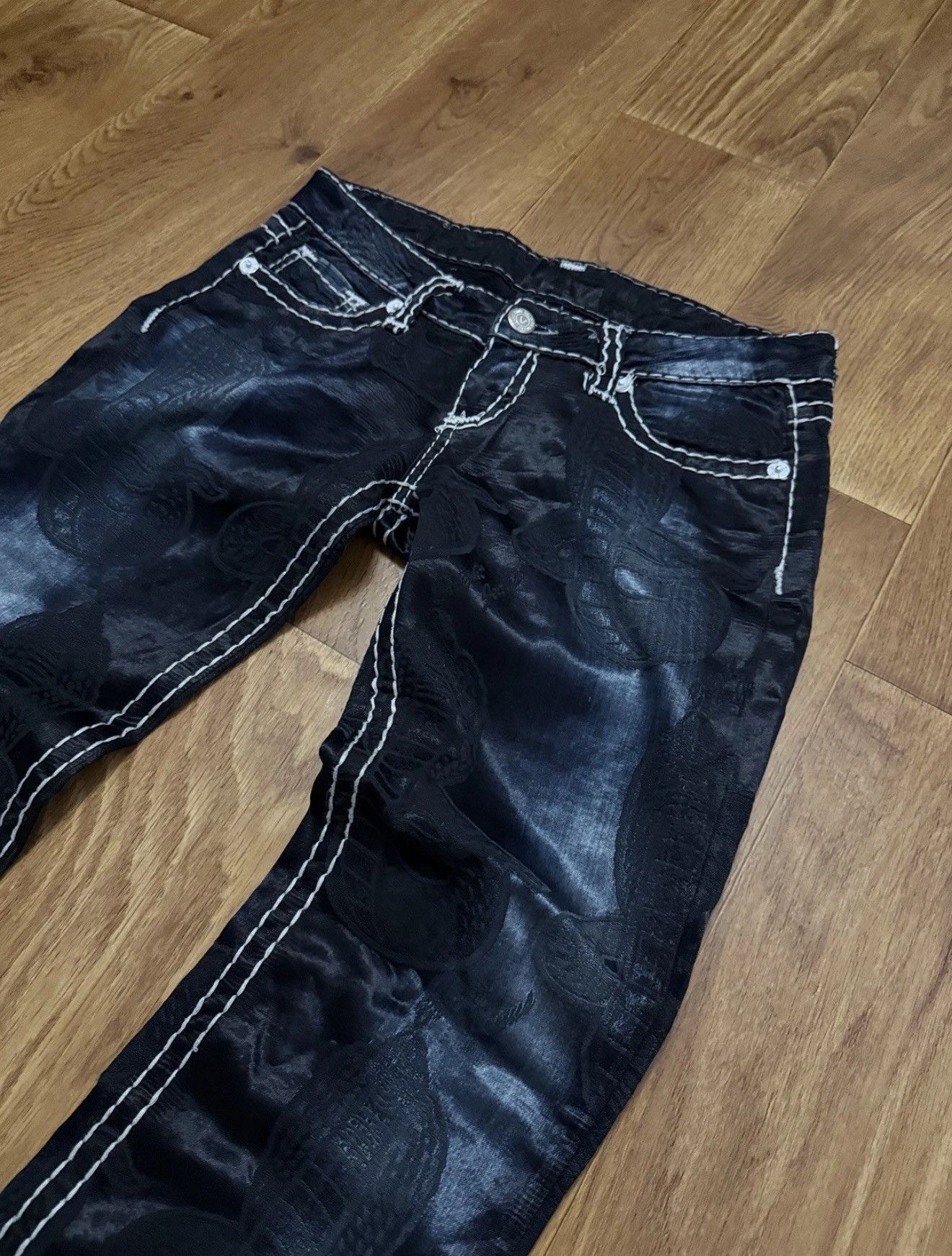 True Religion Rare True Religion Jeans Snake Pattern Low Rize Size 30" / US 8 / IT 44 - 2 Thumbnail