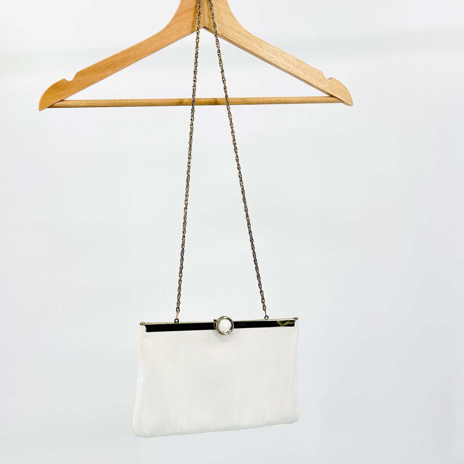 Vintage 80s White Leather Gold Frame Clutch Shoulder Bag Chain Strap Size ONE SIZE - 1 Thumbnail