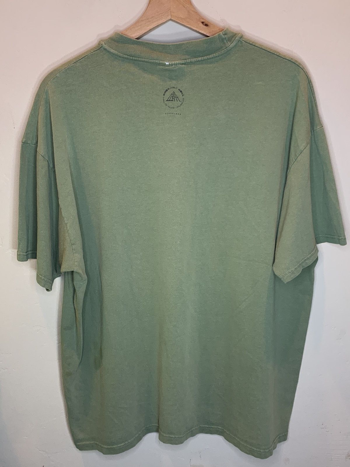 Band Tees RARE* Vintage 90’s Rock & Roll Hall of Fame + Museum T-Shirt Size US XL / EU 56 / 4 - 3 Thumbnail
