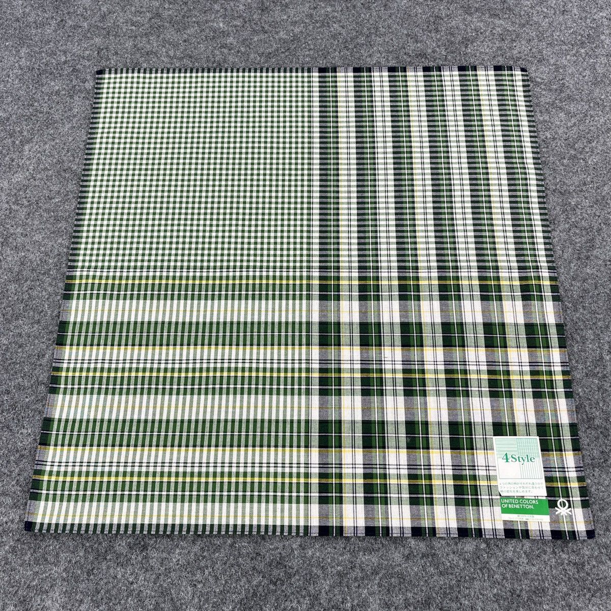 United Colors Of Benetton United Colors Of Benetton Handkerchief / Neckerchief B121 Size ONE SIZE - 2 Thumbnail