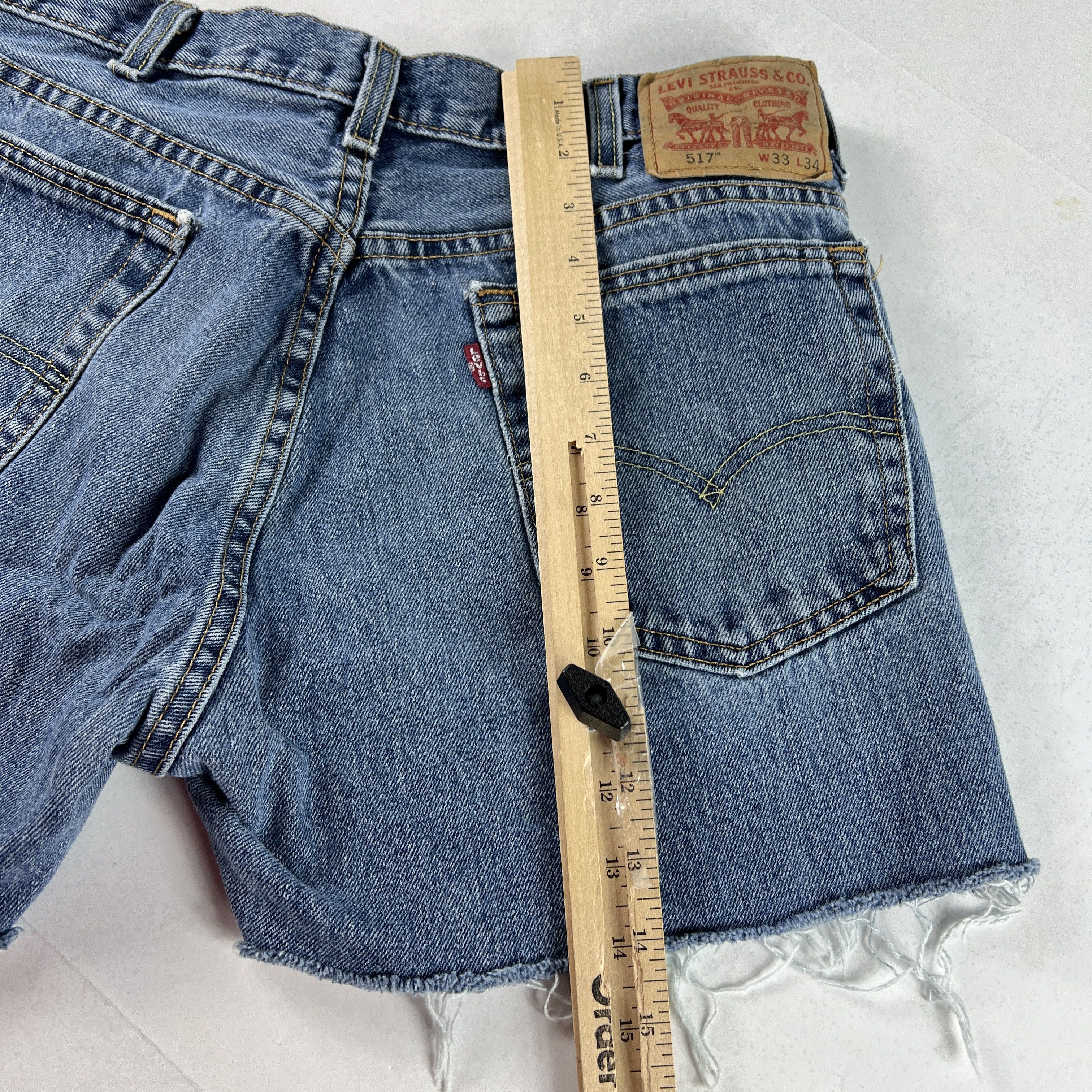 Levi's Levi's Jean Shorts 517 Faded Cut Off Frayed Hem Denim Jorts Size US 33 - 14 Thumbnail