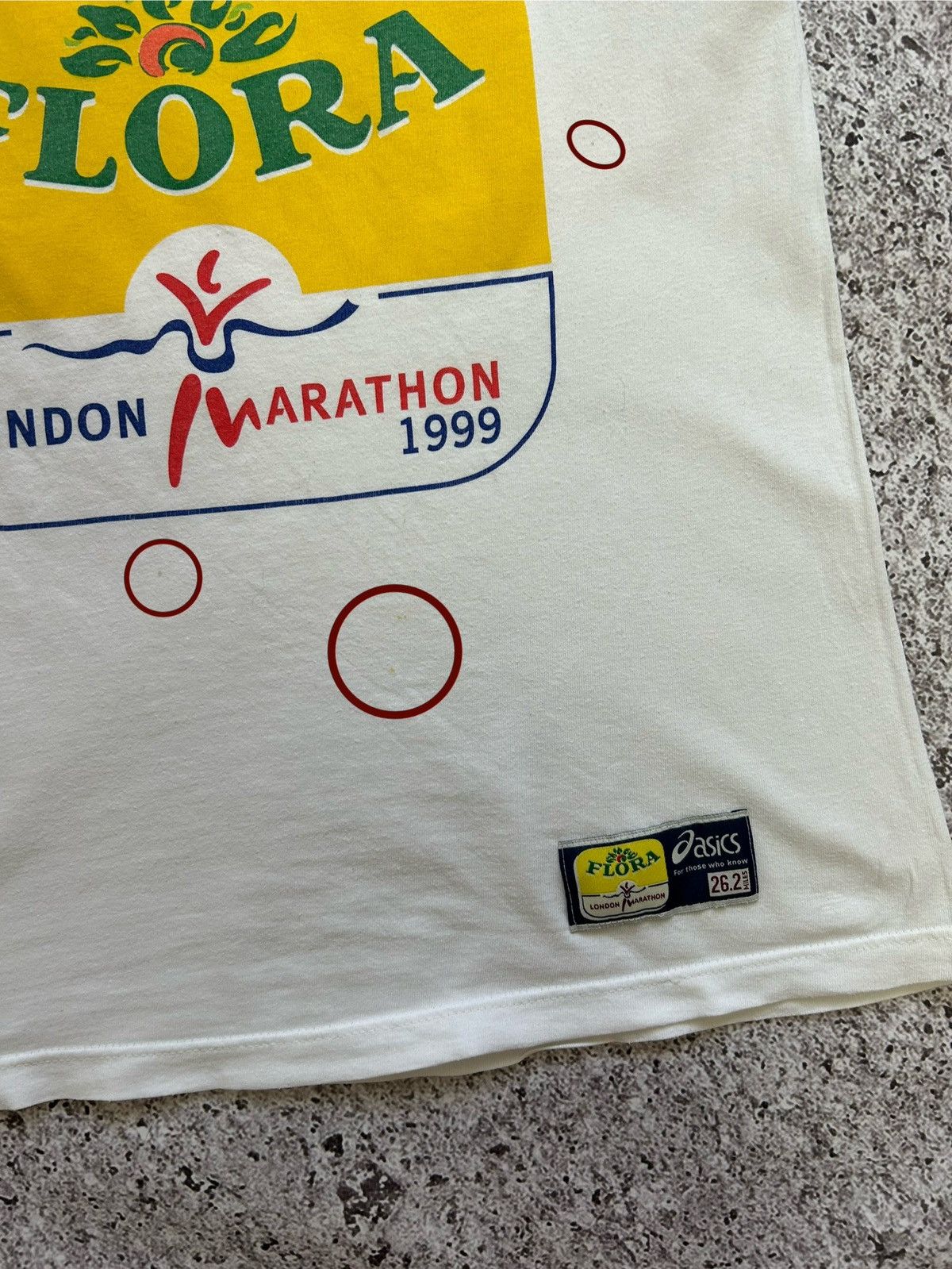 Asics × Japanese Brand × Vintage Vintage 90s 1999 ASICS The Flora London Marathon T-Shirt Size US S / EU 44-46 / 1 - 19 Thumbnail