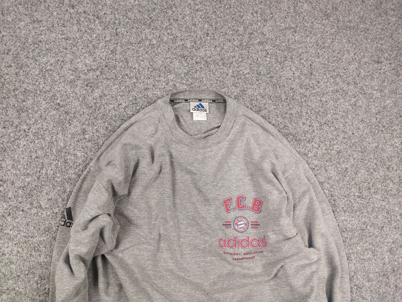 Adidas Vintage Adidas F.C. Bayern Munich Gray Crew chek sweatshirt Size US M / EU 48-50 / 2 - 4 Thumbnail