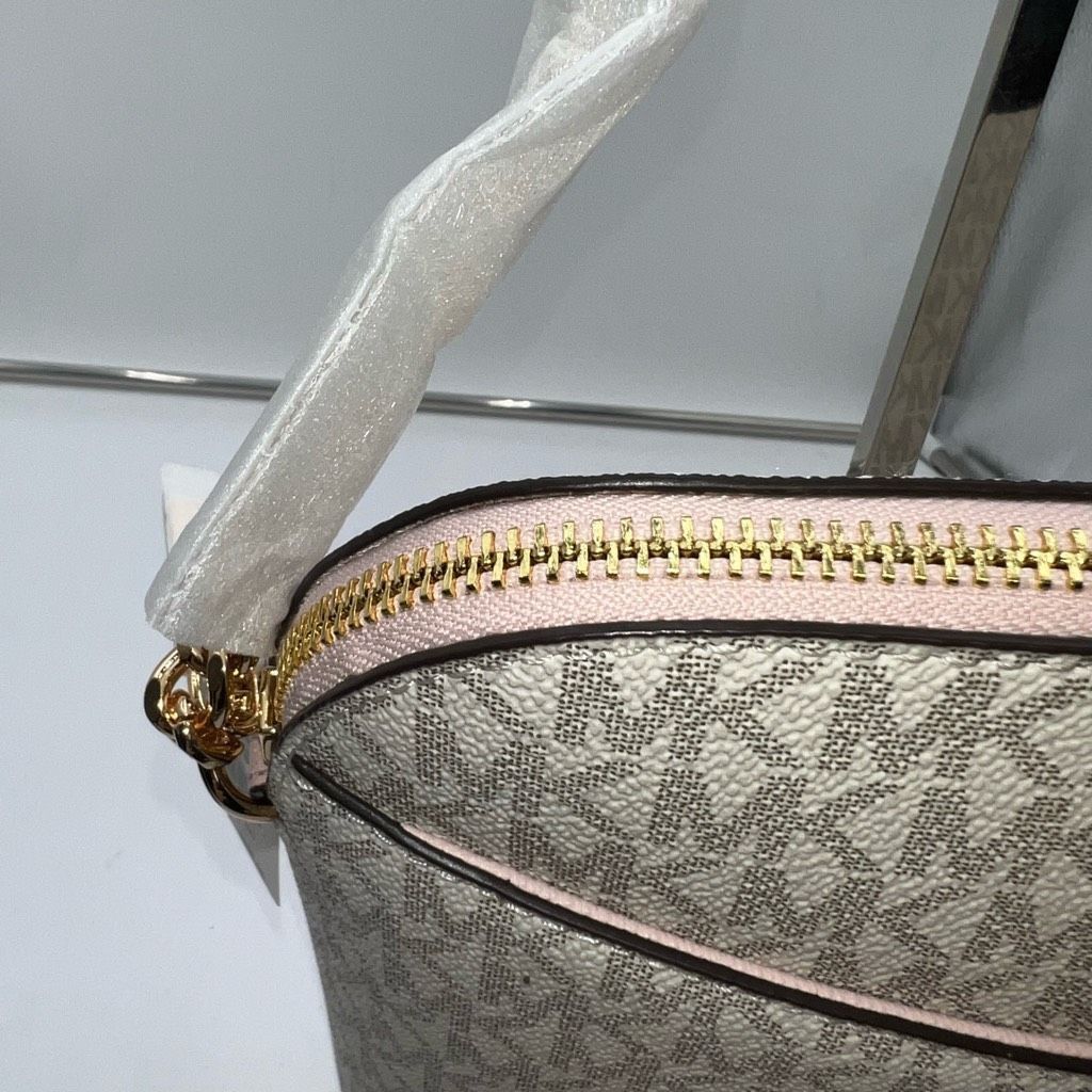 Michael Kors Michael Kors Jet Set Travel in Clay and Blush Size ONE SIZE - 4 Thumbnail