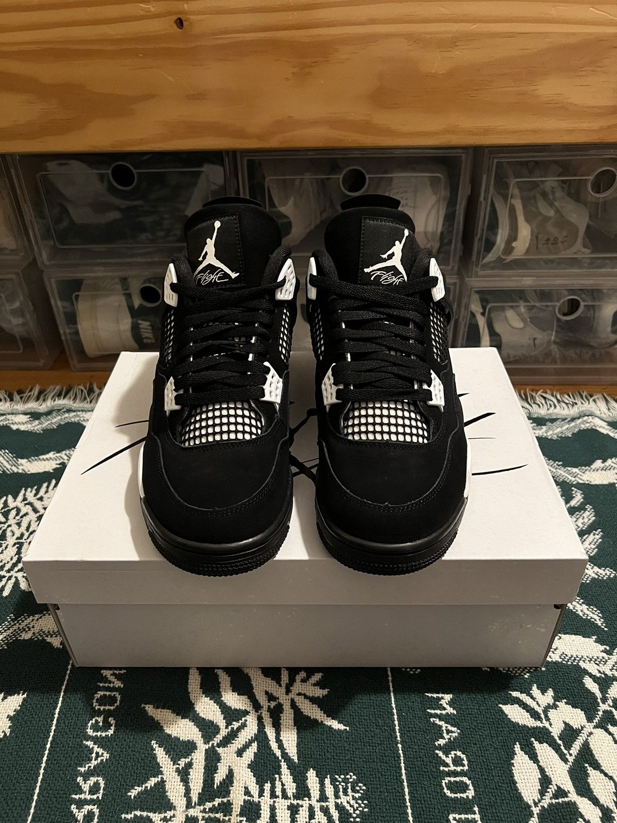 Jordan Brand × Nike White Thunder Jordan 4 Size US 10 / EU 43 - 3 Thumbnail