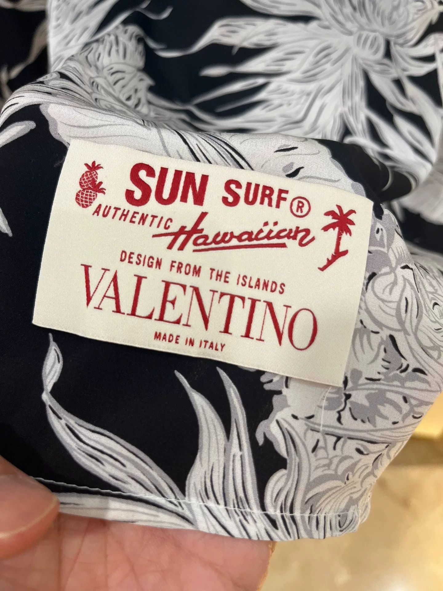 Valentino Valentino Hawaiian Silk Black White Pineapple Shirt Size US S / EU 44-46 / 1 - 6 Thumbnail