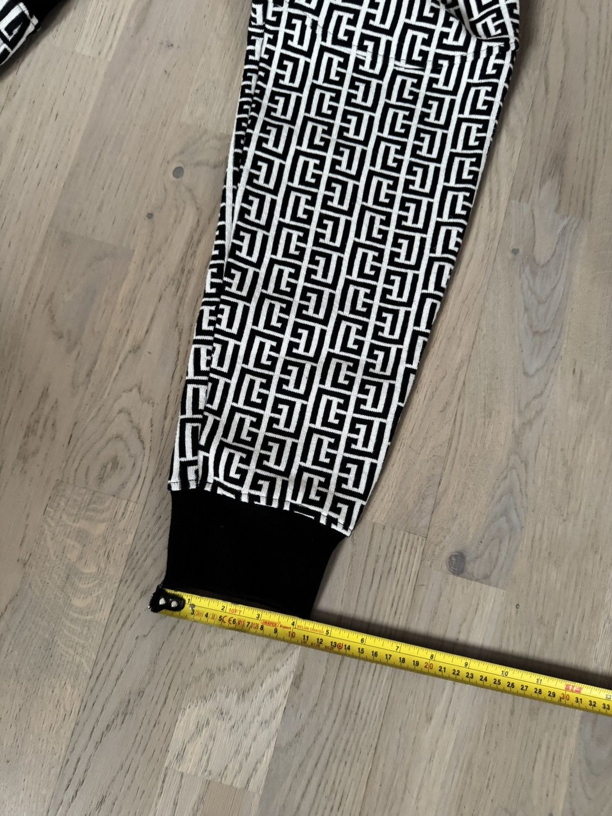 Balmain BALMAIN joggers sz S SEE REAL TAPE MEASUREMENTS IN PHOTOS Size US 29 - 10 Thumbnail