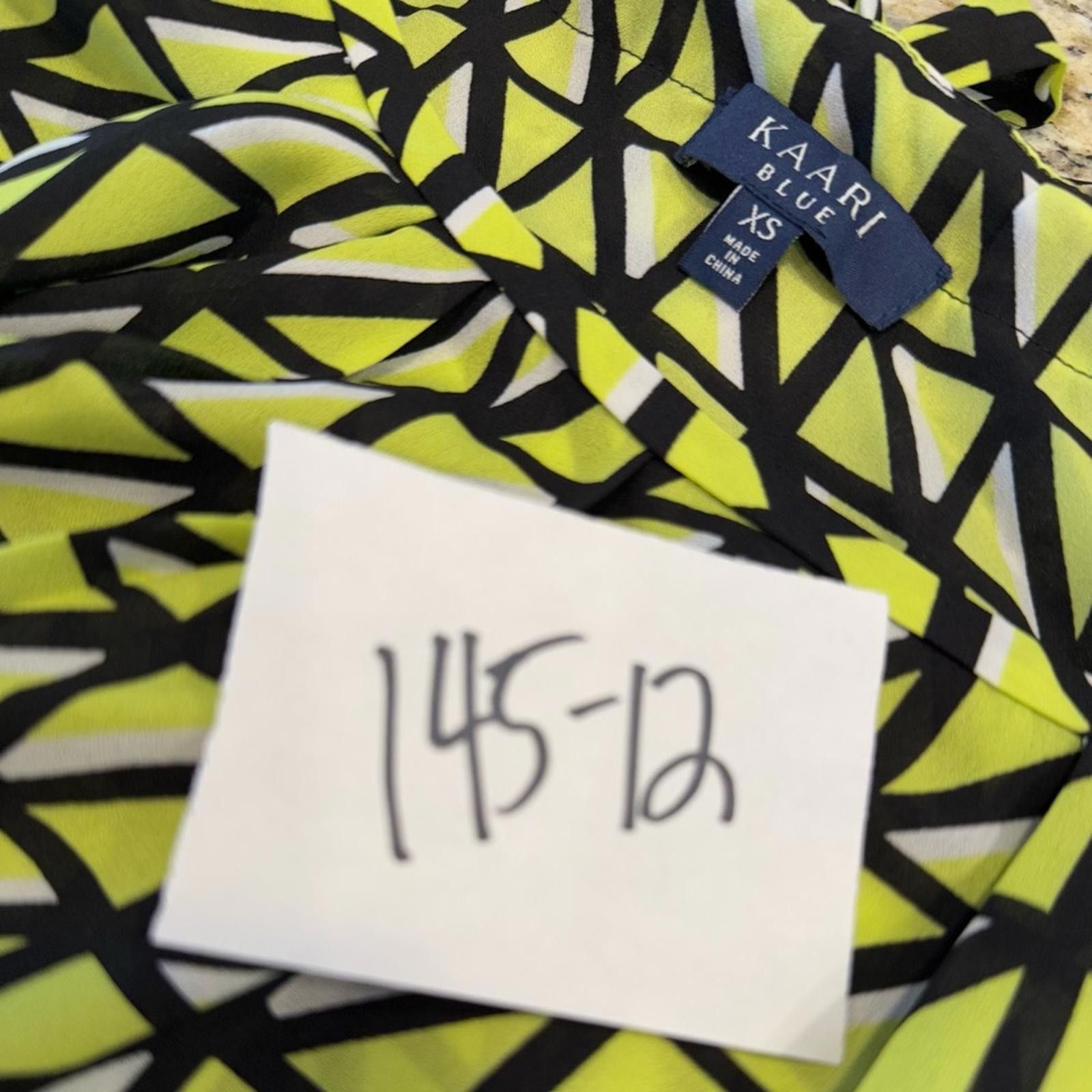 Other Kaari Blue bold top greenish yellow, black & white SZ XS Size XS / US 0-2 / IT 36-38 - 10 Thumbnail