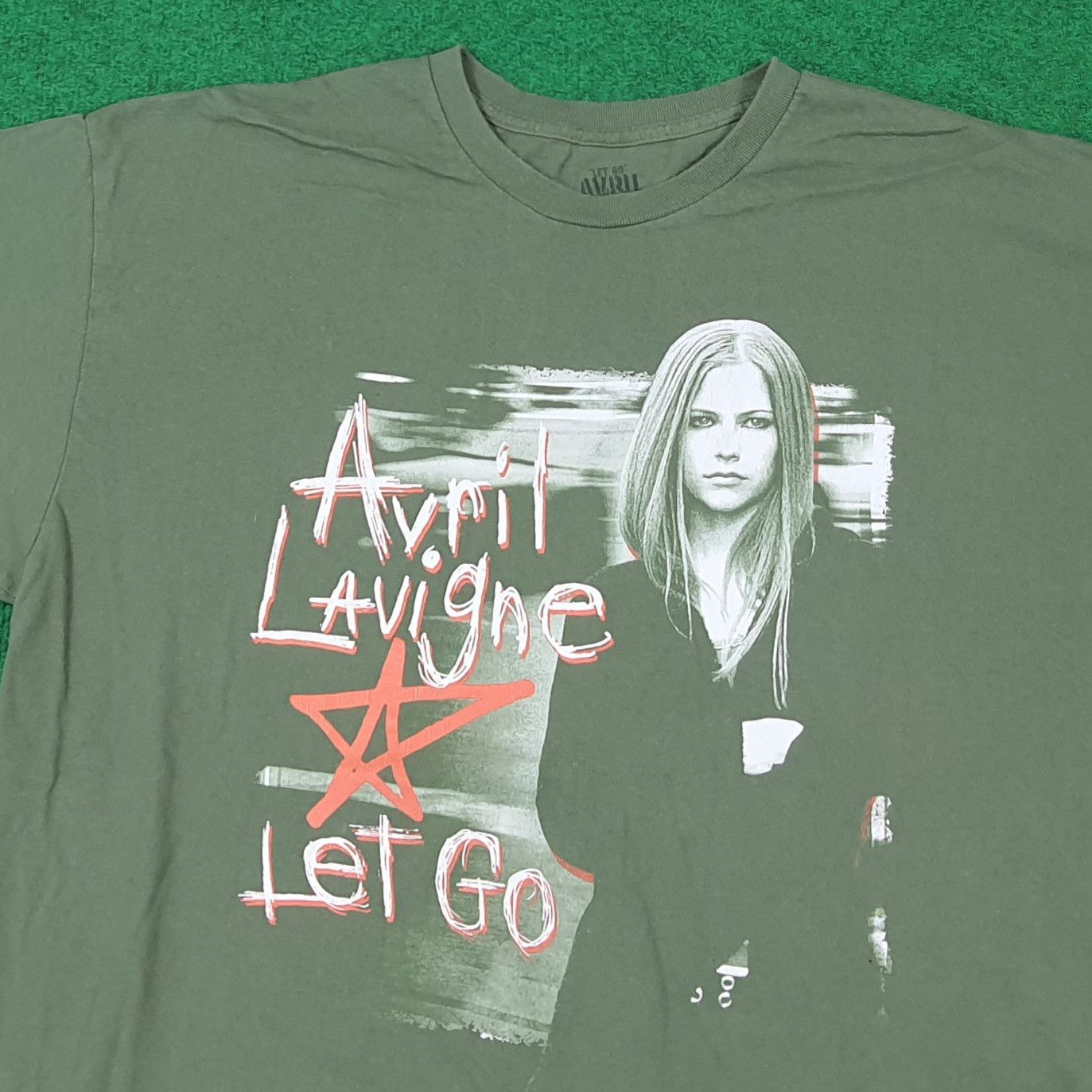 Vintage Vintage Avril Lavigne Let Go Album Cover Merch Tees C285N79 Size US XL / EU 56 / 4 - 2 Thumbnail
